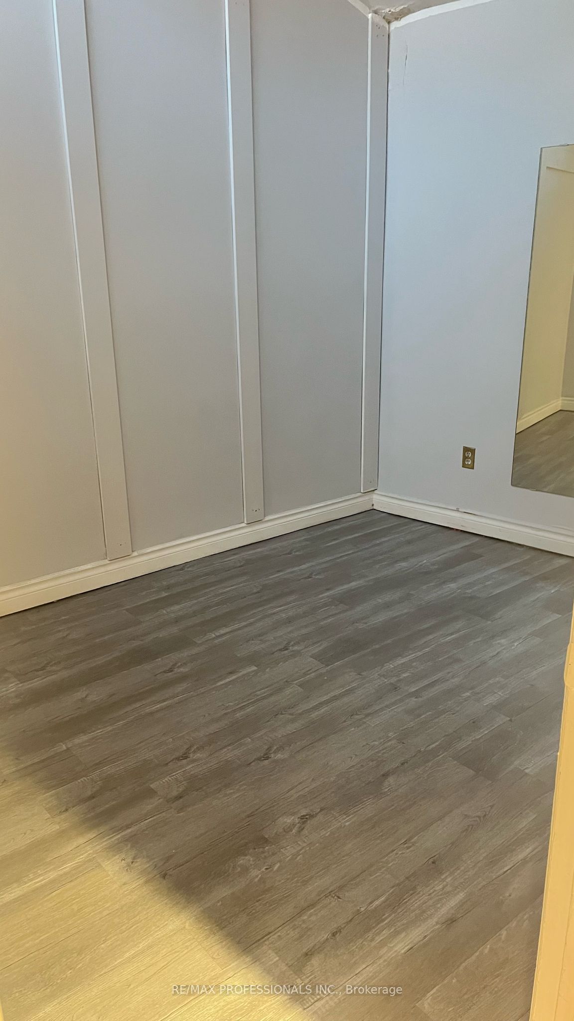 566 Sheppard Avenue Property Photo 20