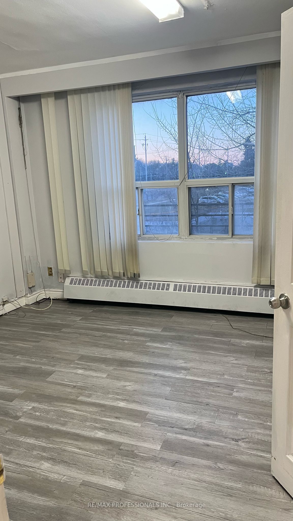566 Sheppard Avenue Property Photo 22