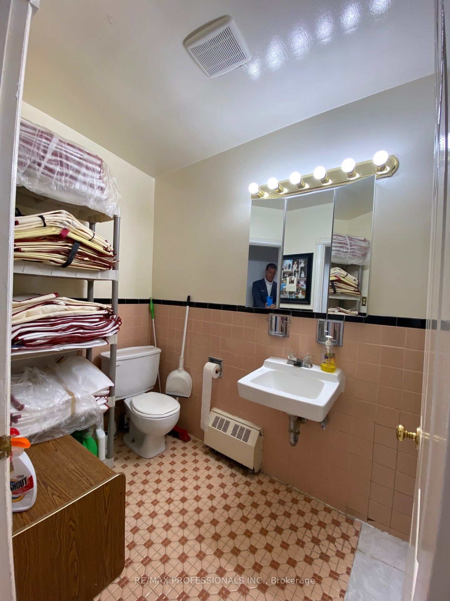 566 Sheppard Avenue Property Photo 29
