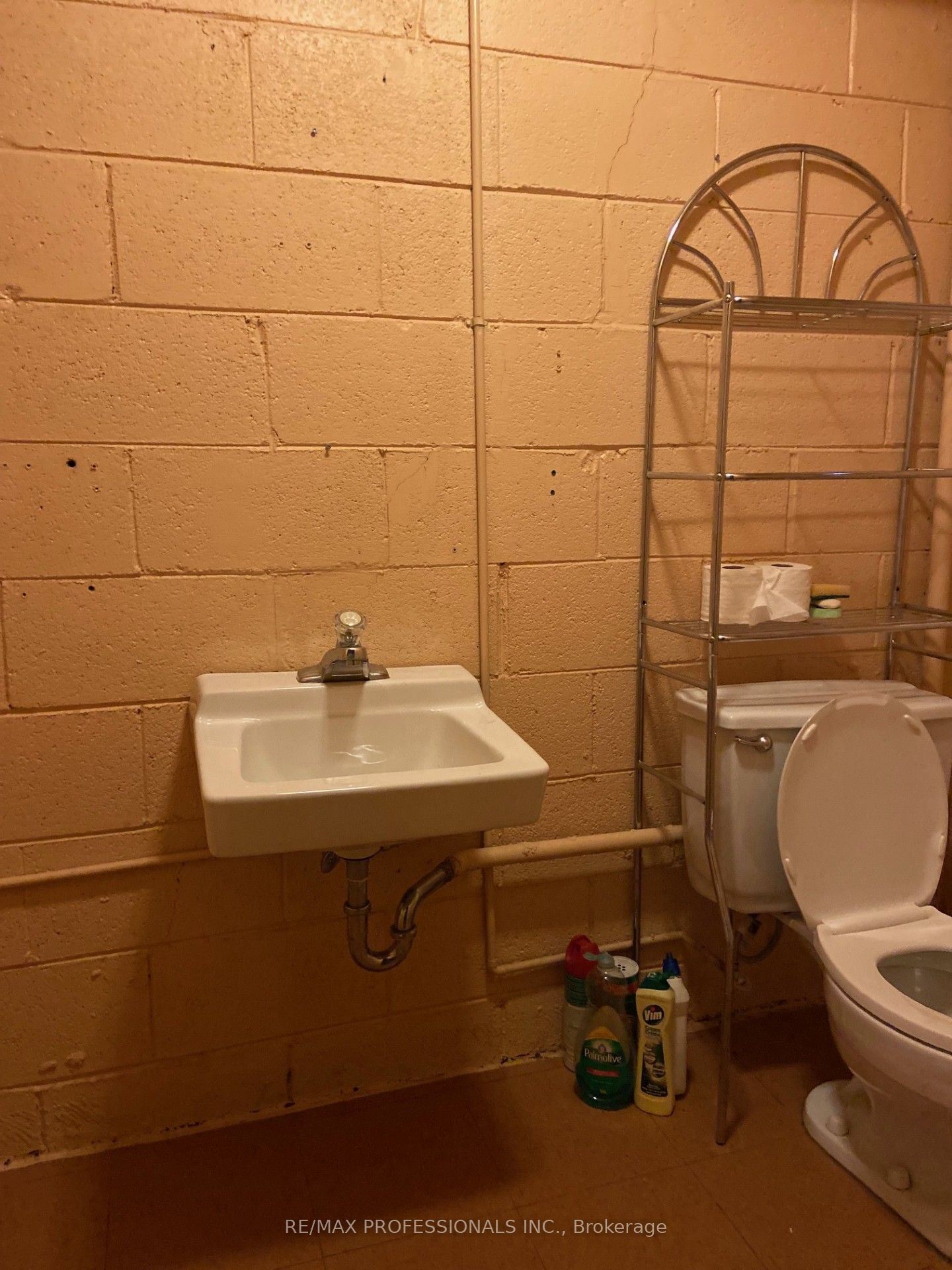 566 Sheppard Avenue Property Photo 38