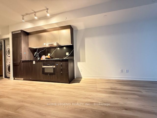 Toronto C09 Real Estate Listings Main Image