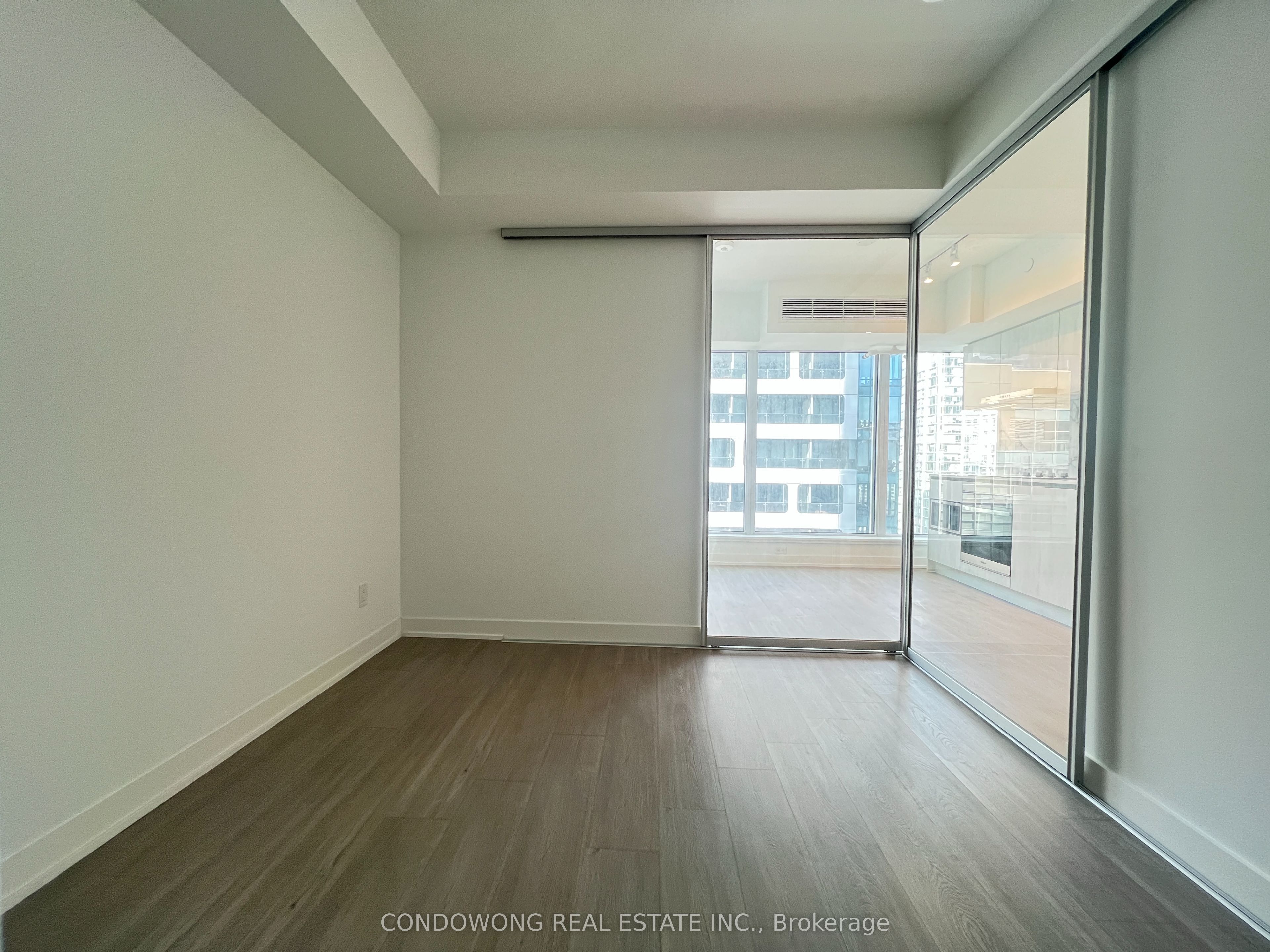 #1805 - 8 Wellesley Street Property Photo 5