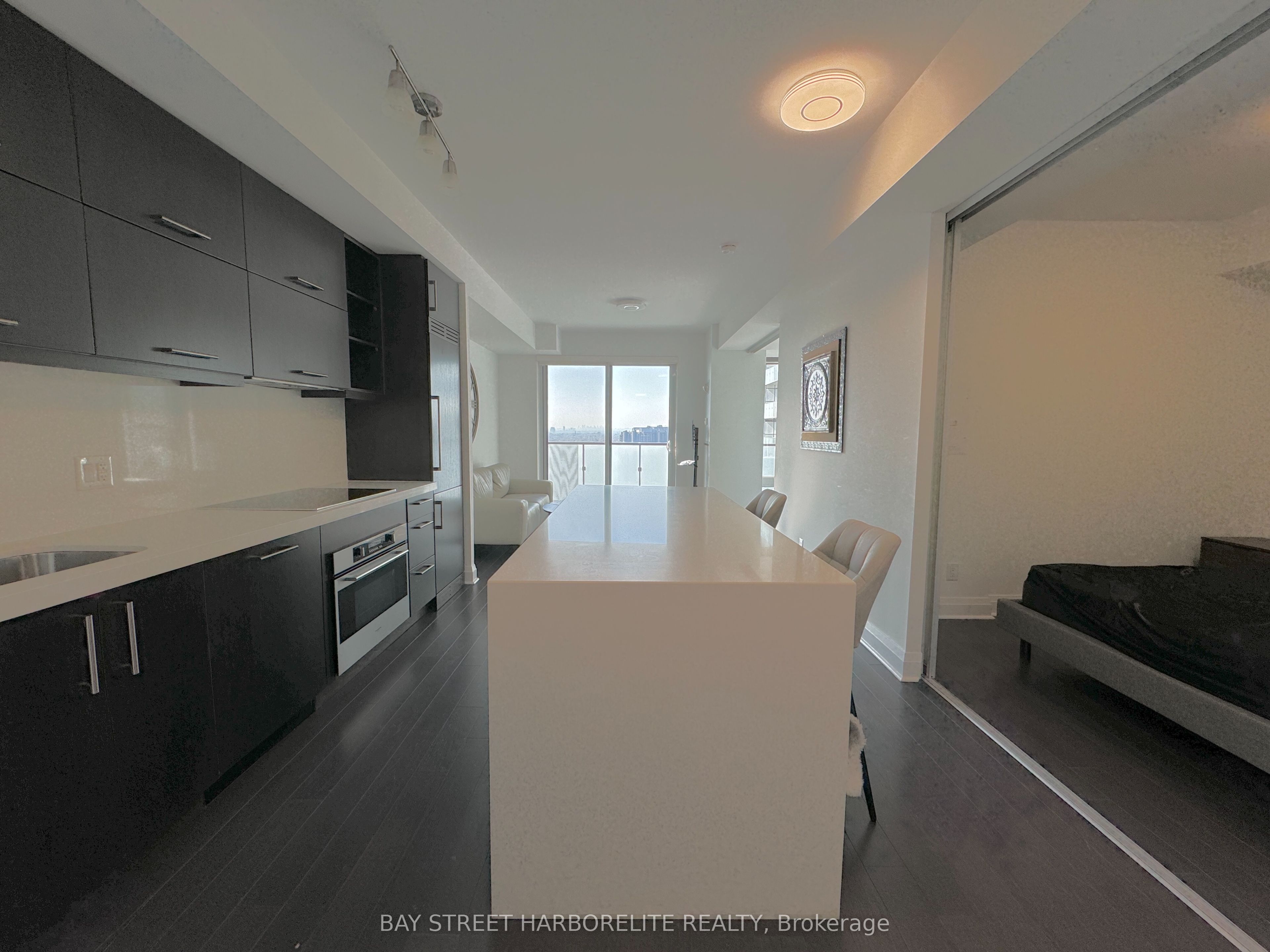 #2105 - 1080 Bay Street Property Photo