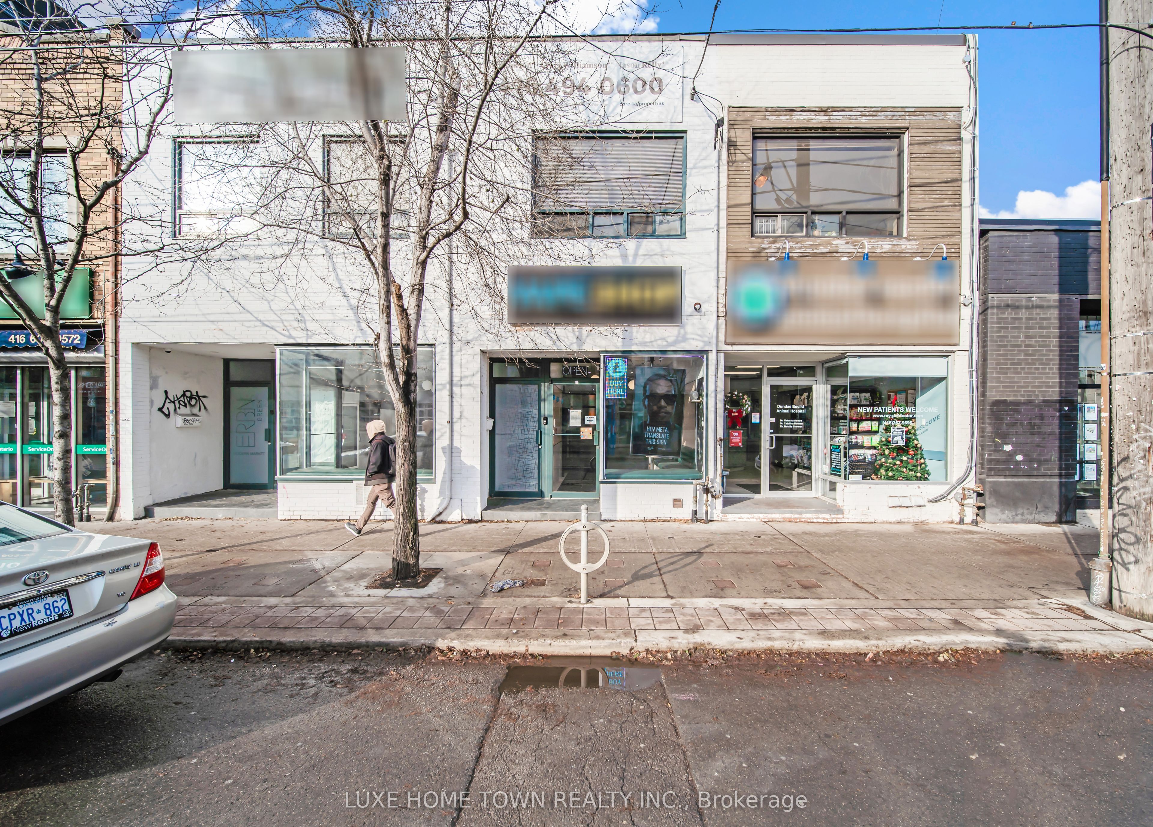 844 Dundas Street Property Photo 3