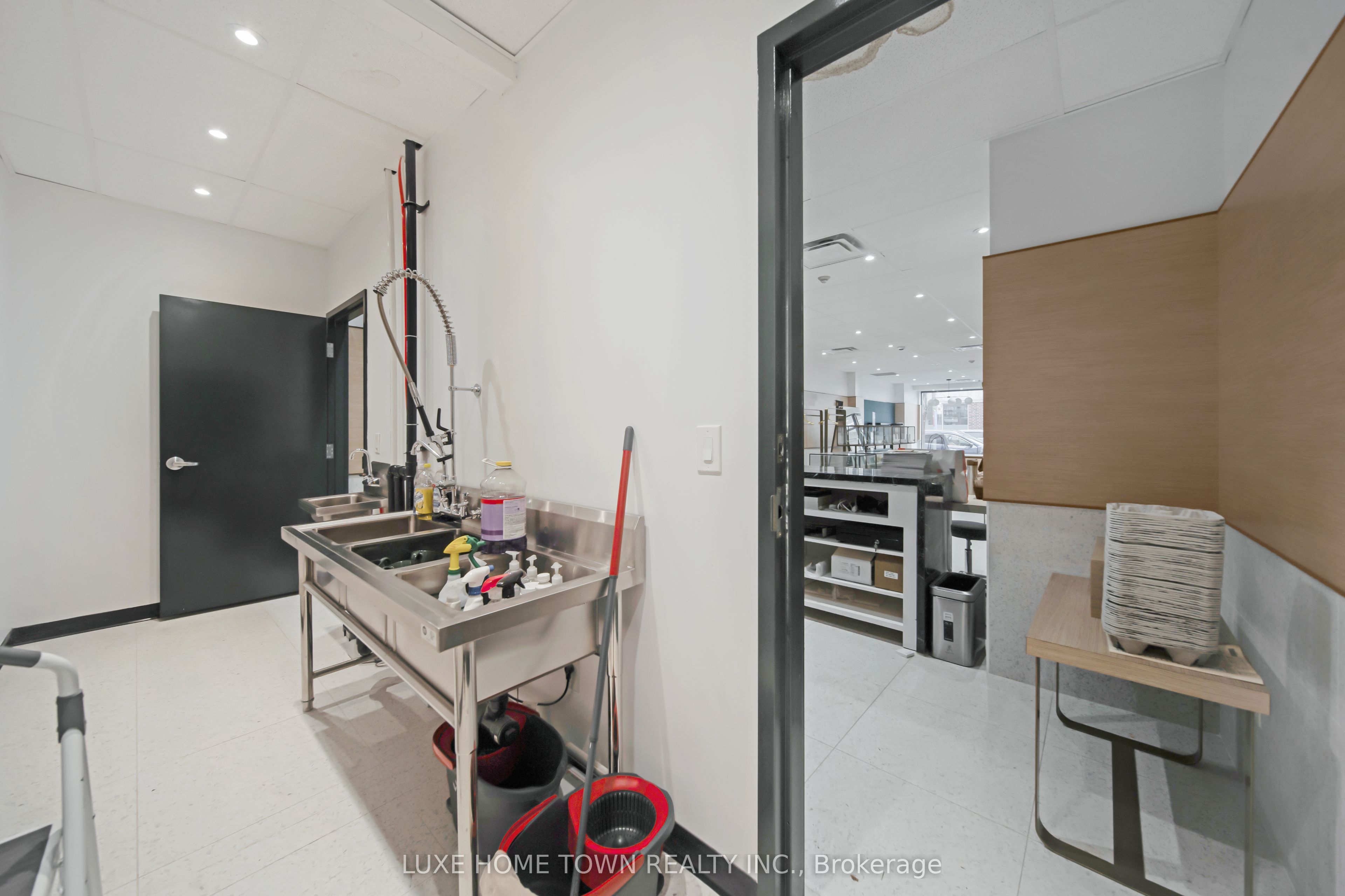 844 Dundas Street Property Photo 19