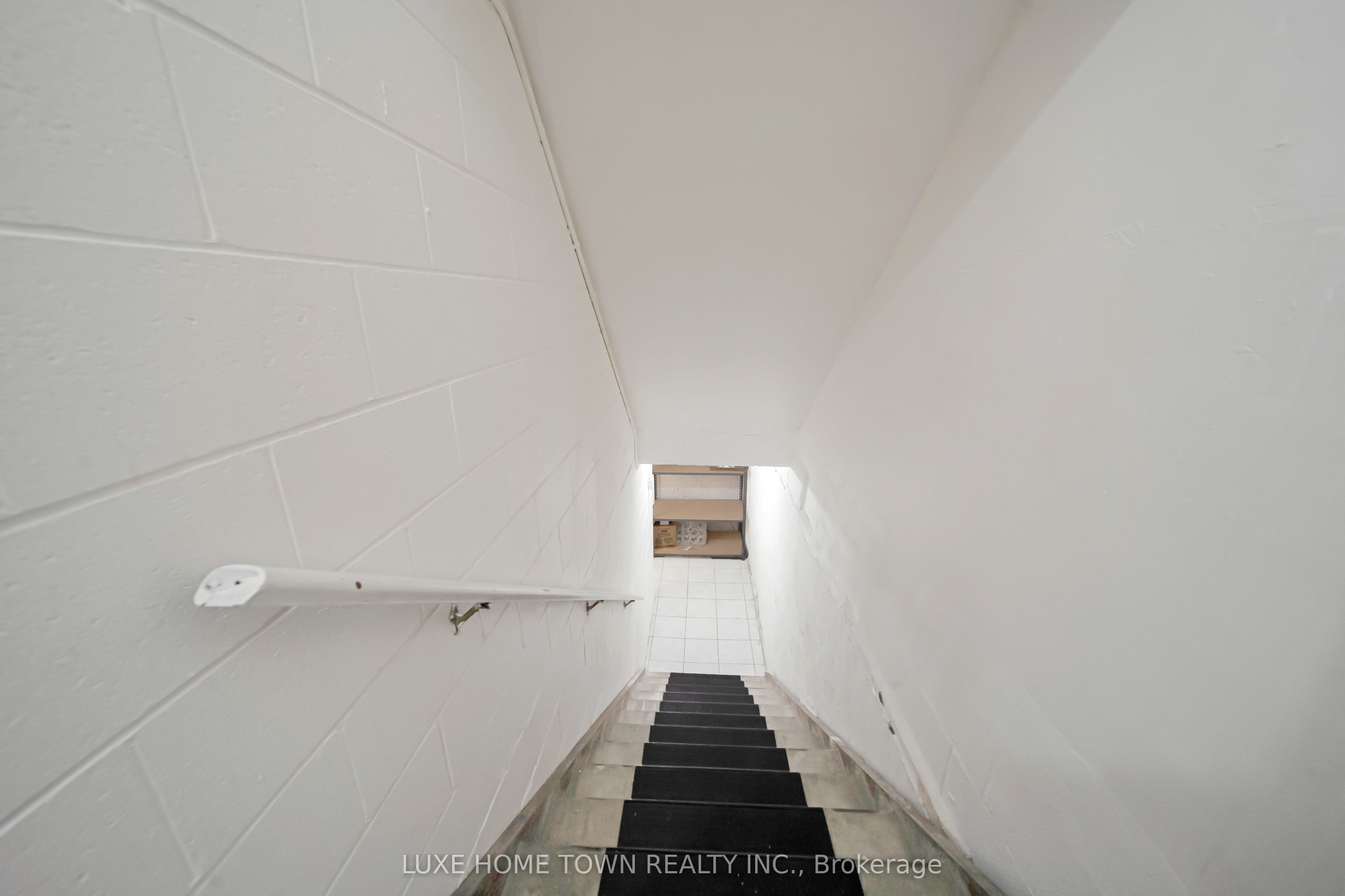 844 Dundas Street Property Photo 22