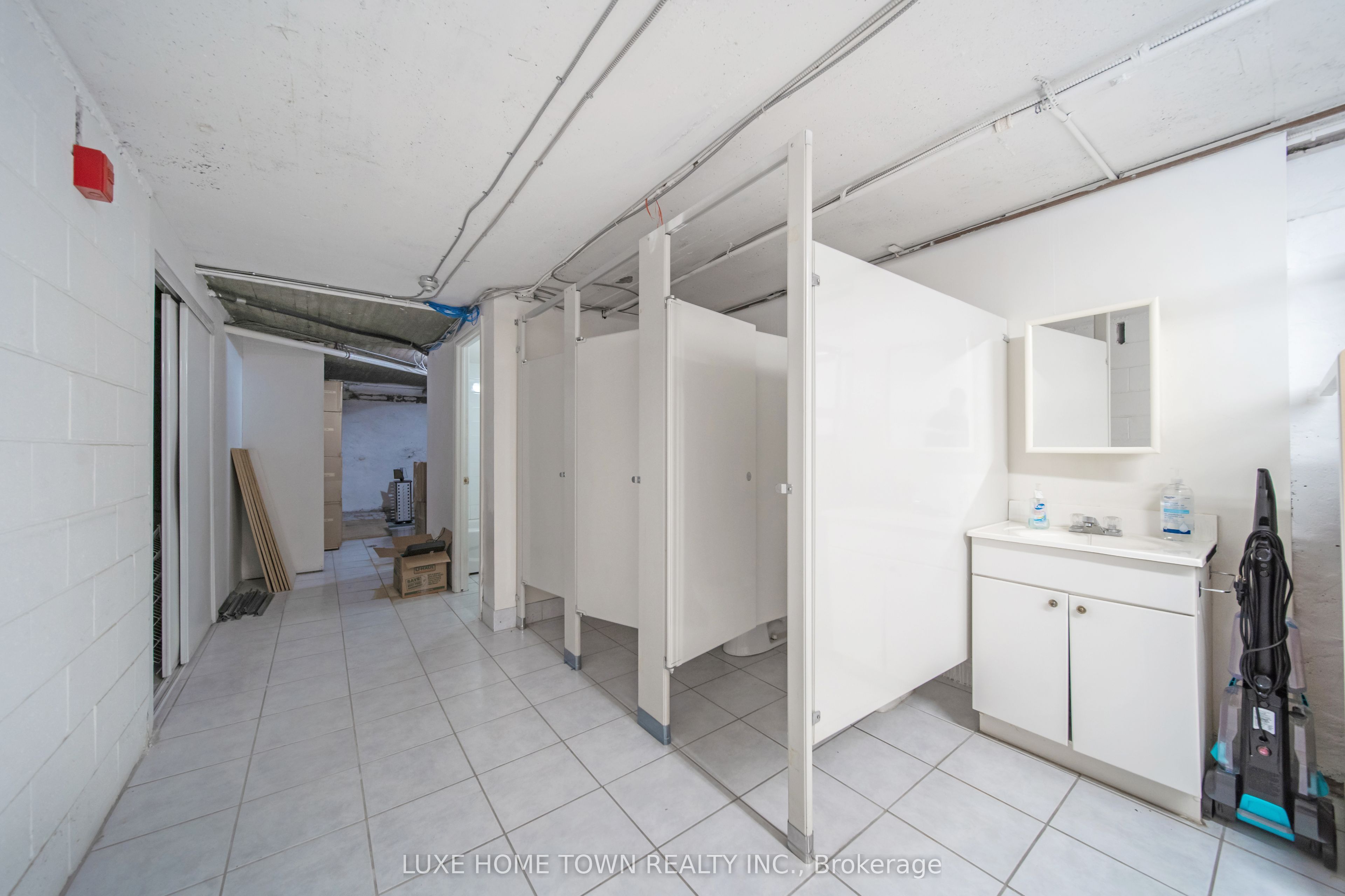 844 Dundas Street Property Photo 25