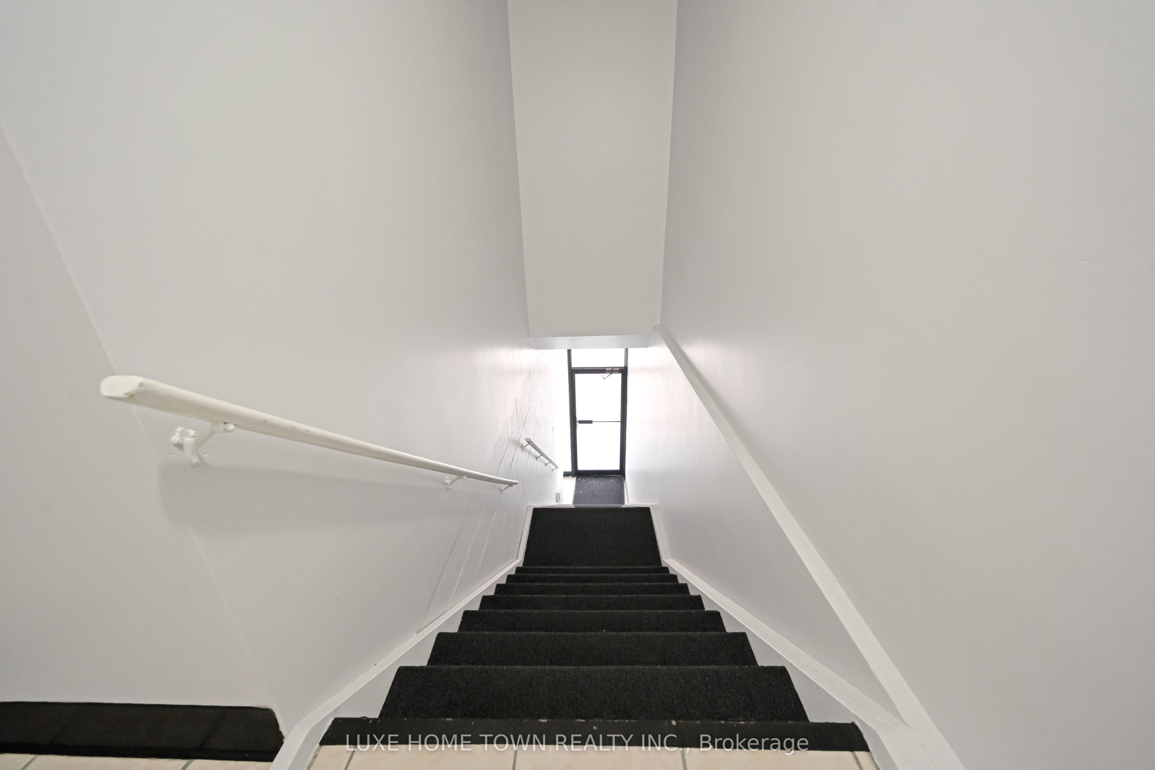 844 Dundas Street Property Photo 26