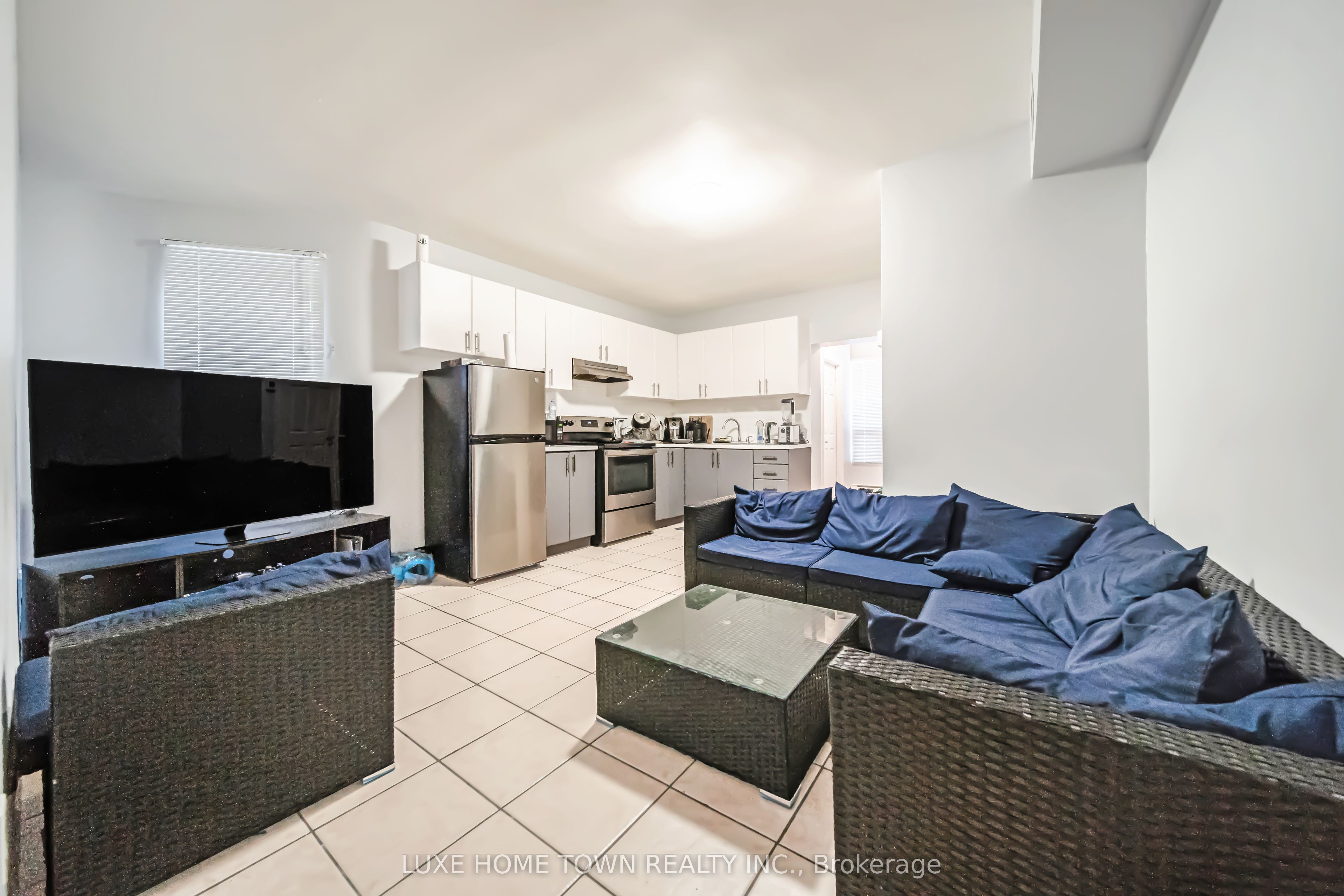 844 Dundas Street Property Photo 29