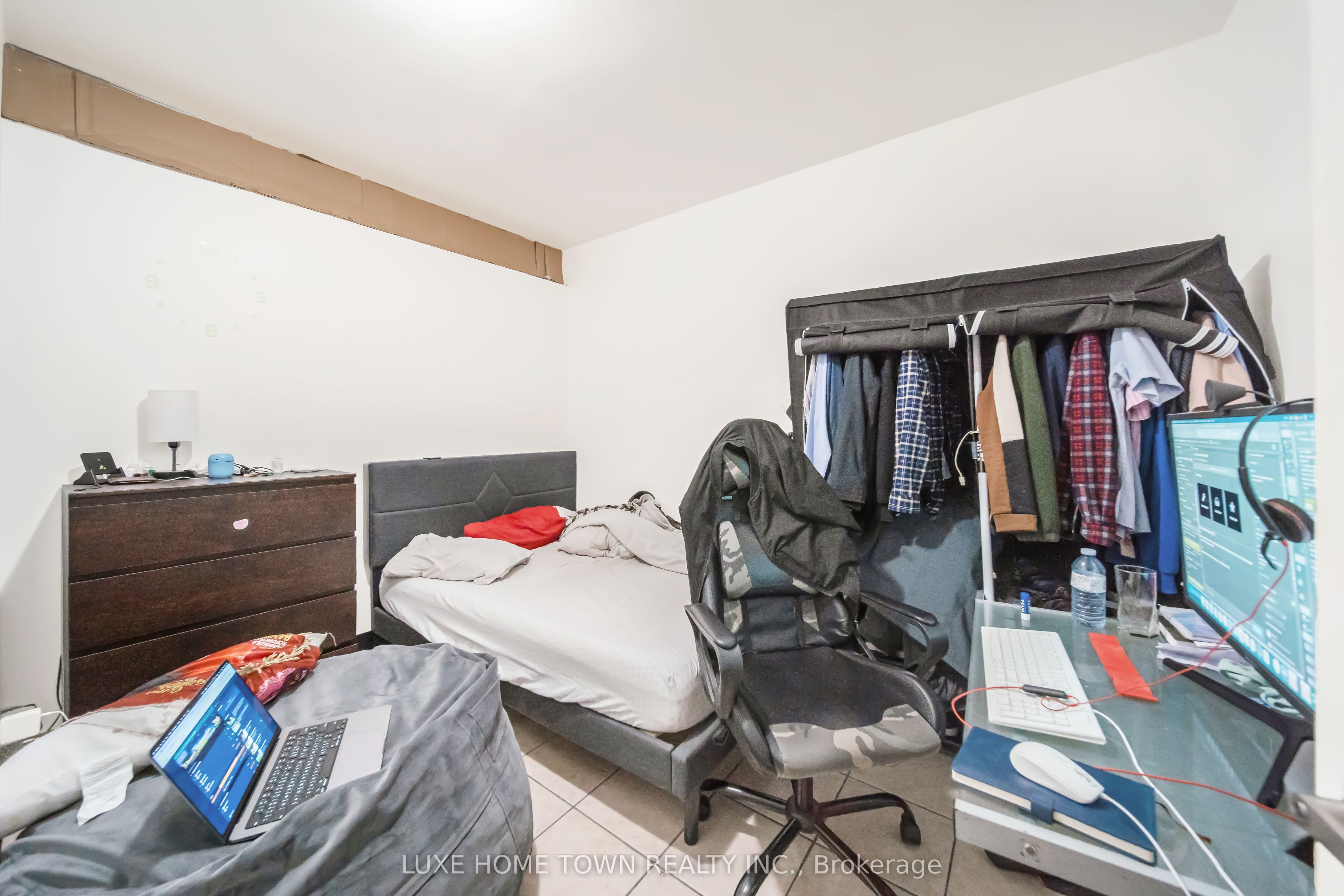 844 Dundas Street Property Photo 36