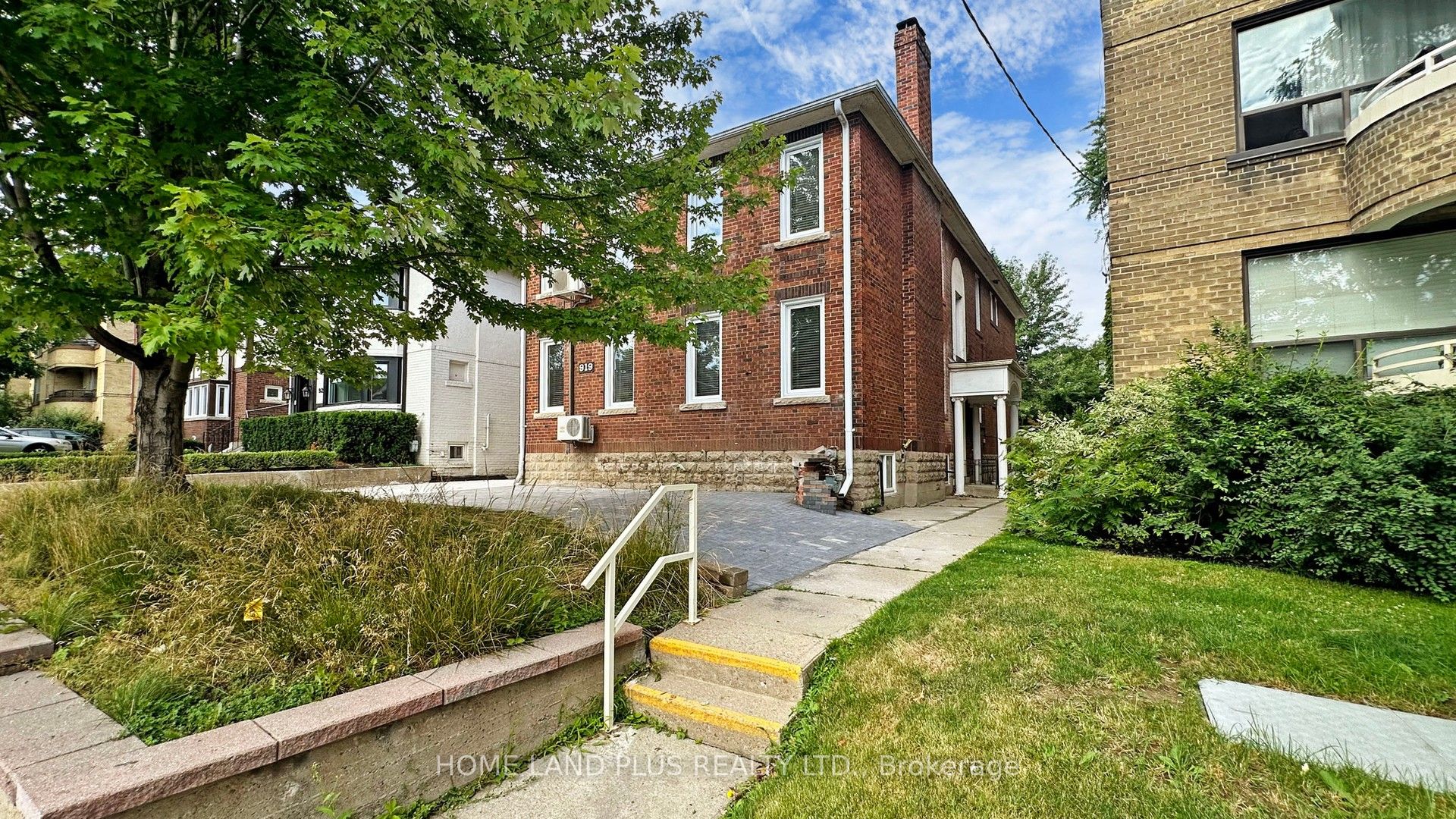 919 Avenue Road Unit 1 Property Photo 3