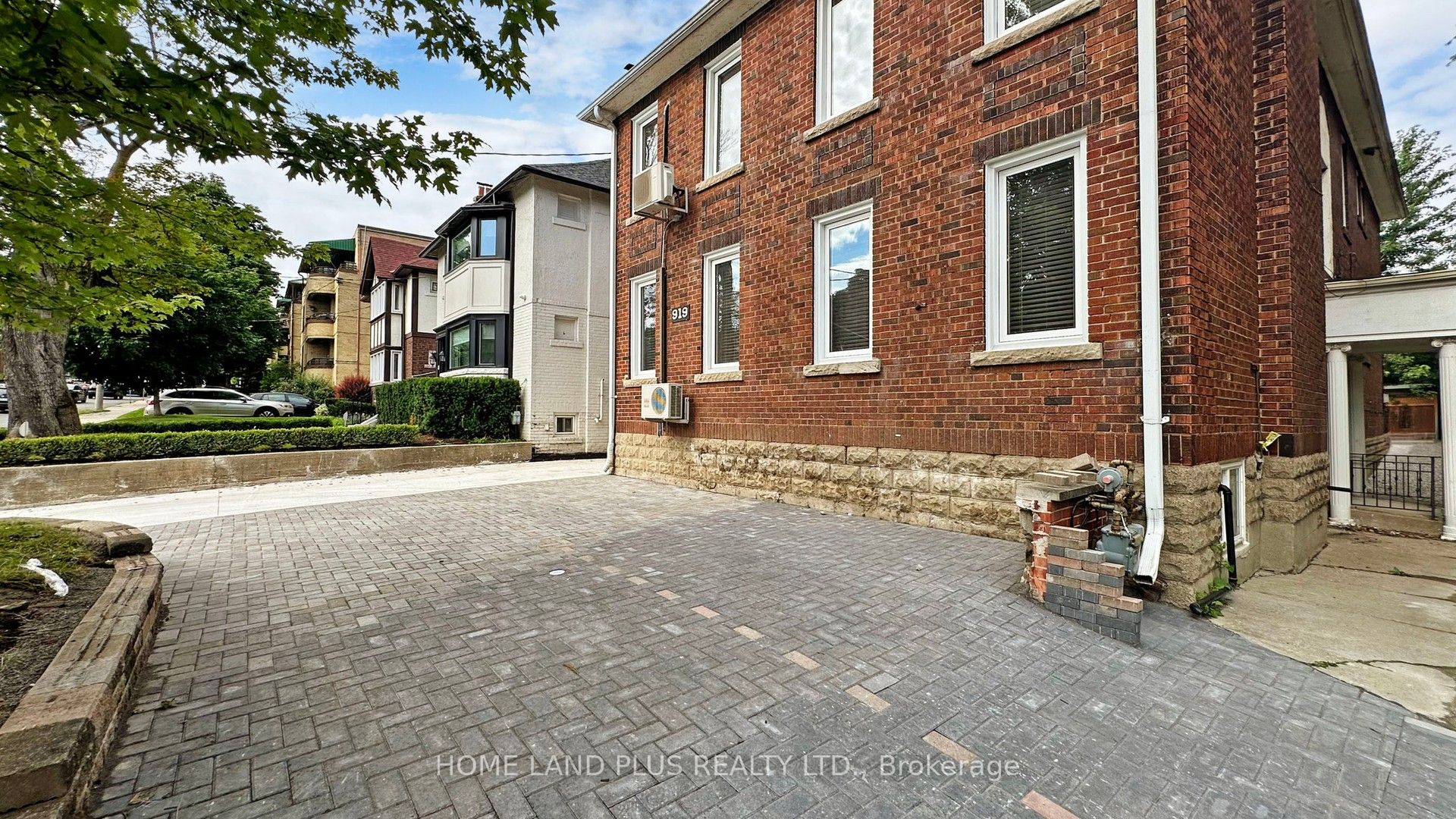 919 Avenue Road Unit 1 Property Photo 7