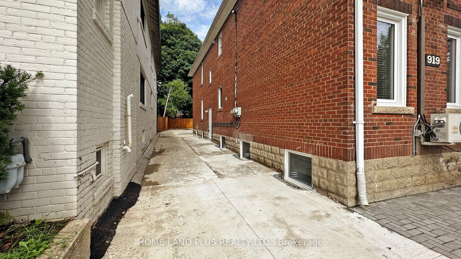919 Avenue Road Unit 1 Property Photo 8