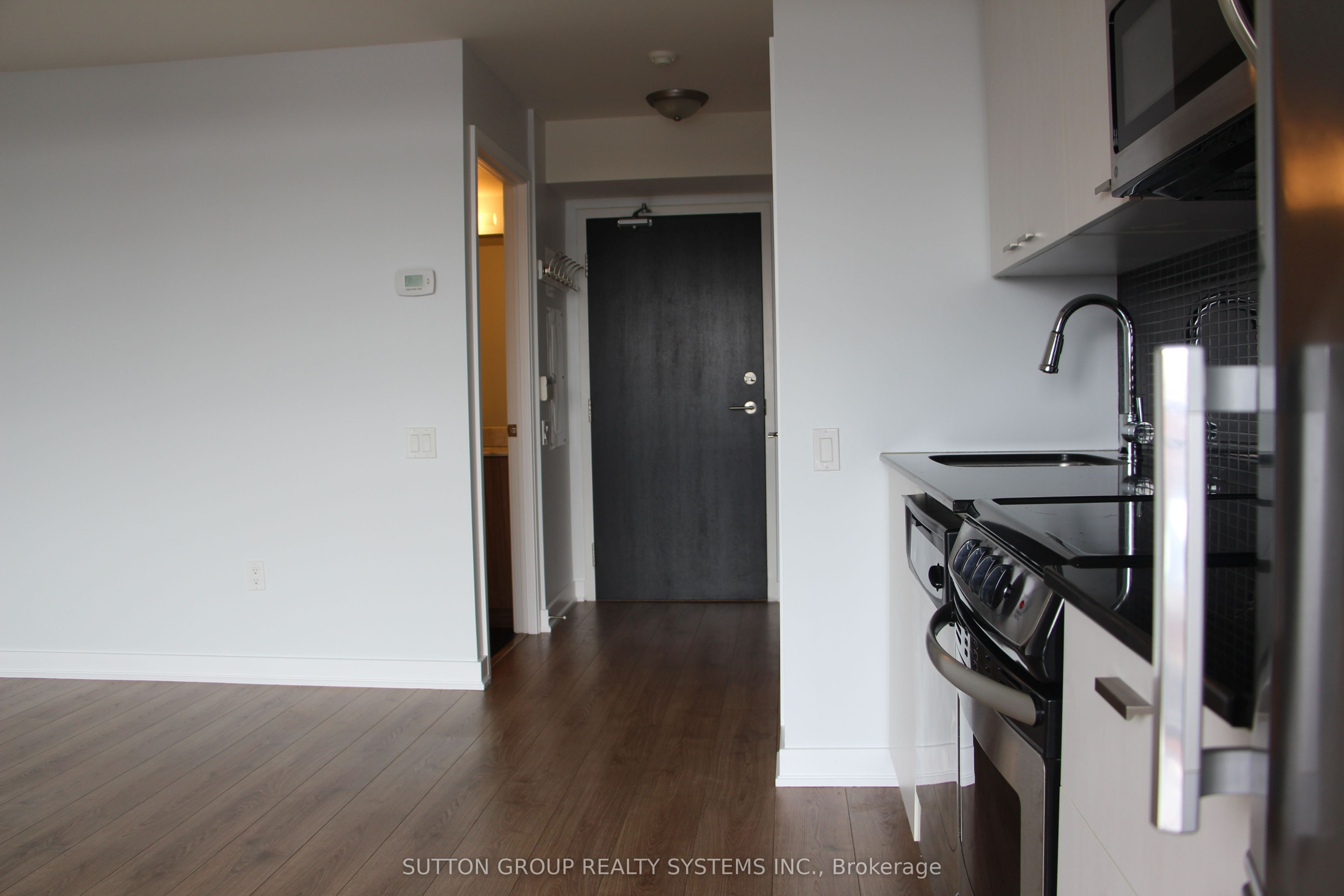 775 King Street W 518 Property Photo 4