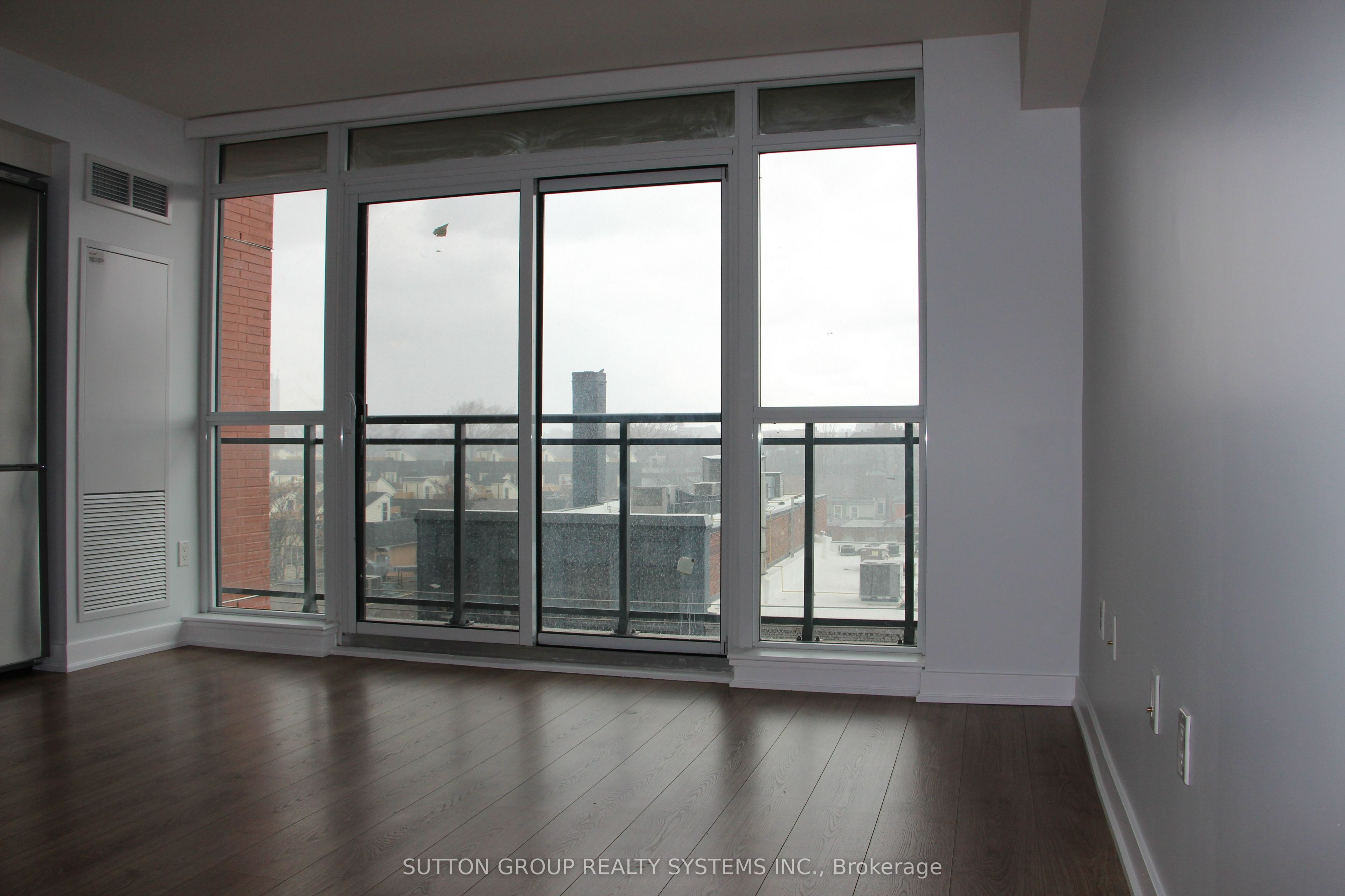 775 King Street W 518 Property Photo 5