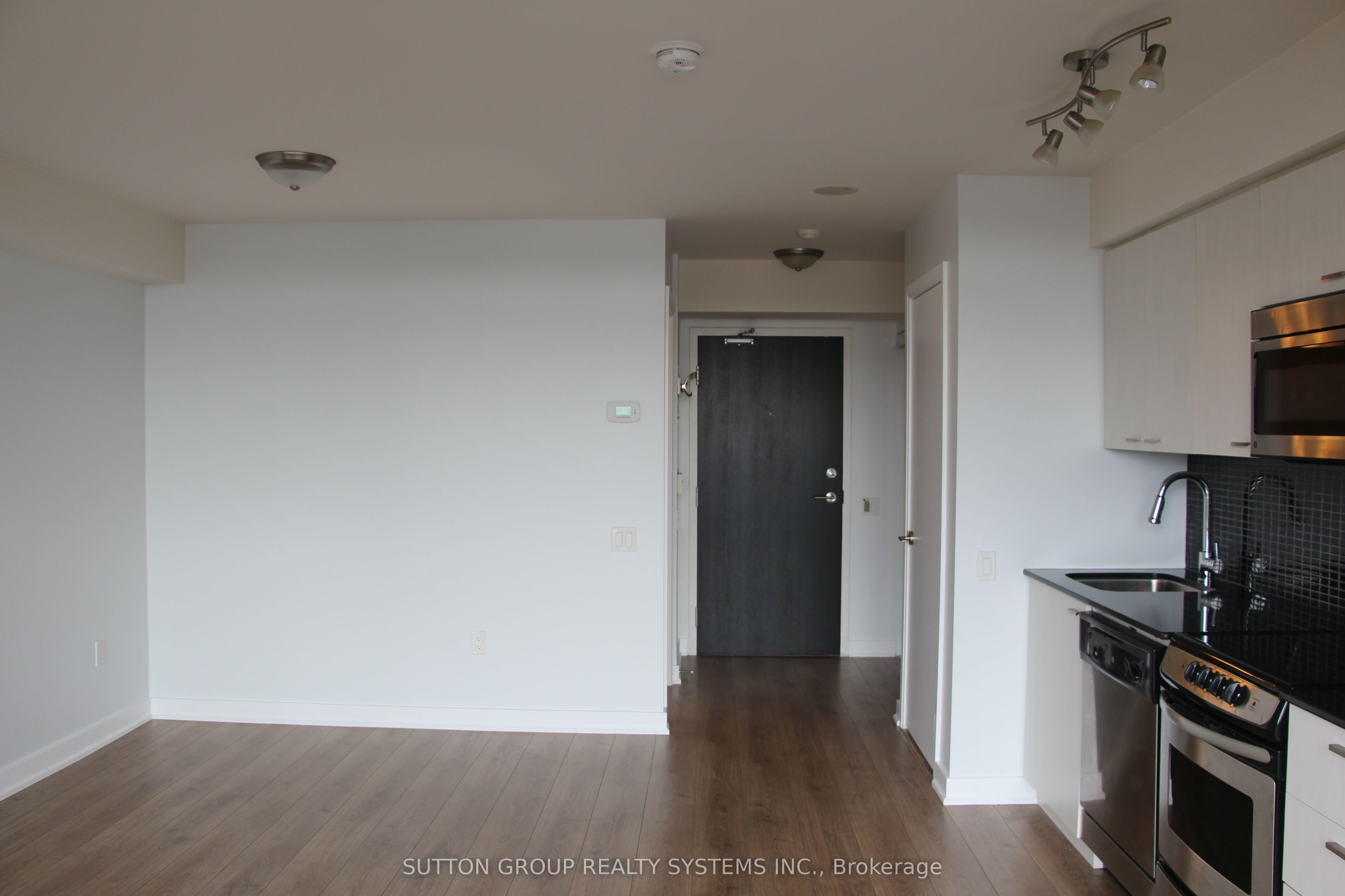 775 King Street W 518 Property Photo 7