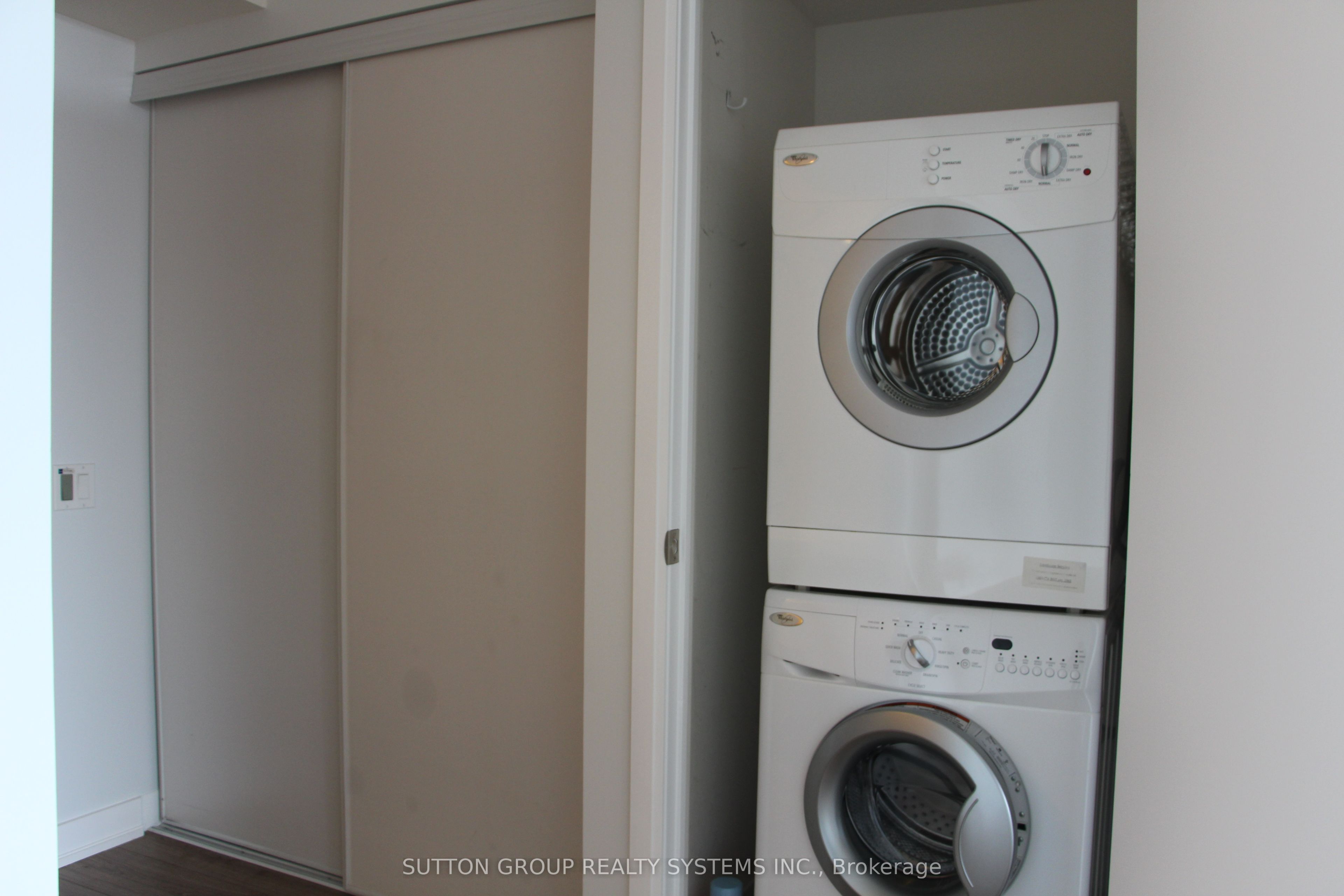 775 King Street W 518 Property Photo 8