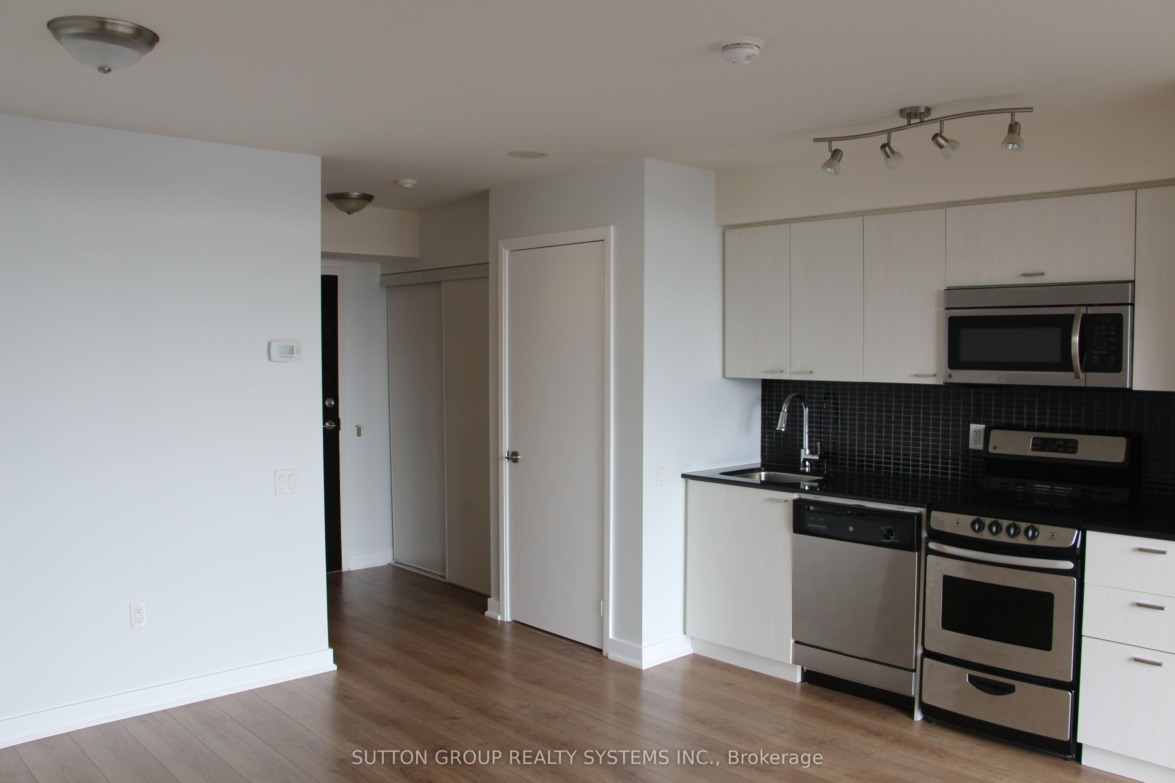 775 King Street W 518 Property Photo 15