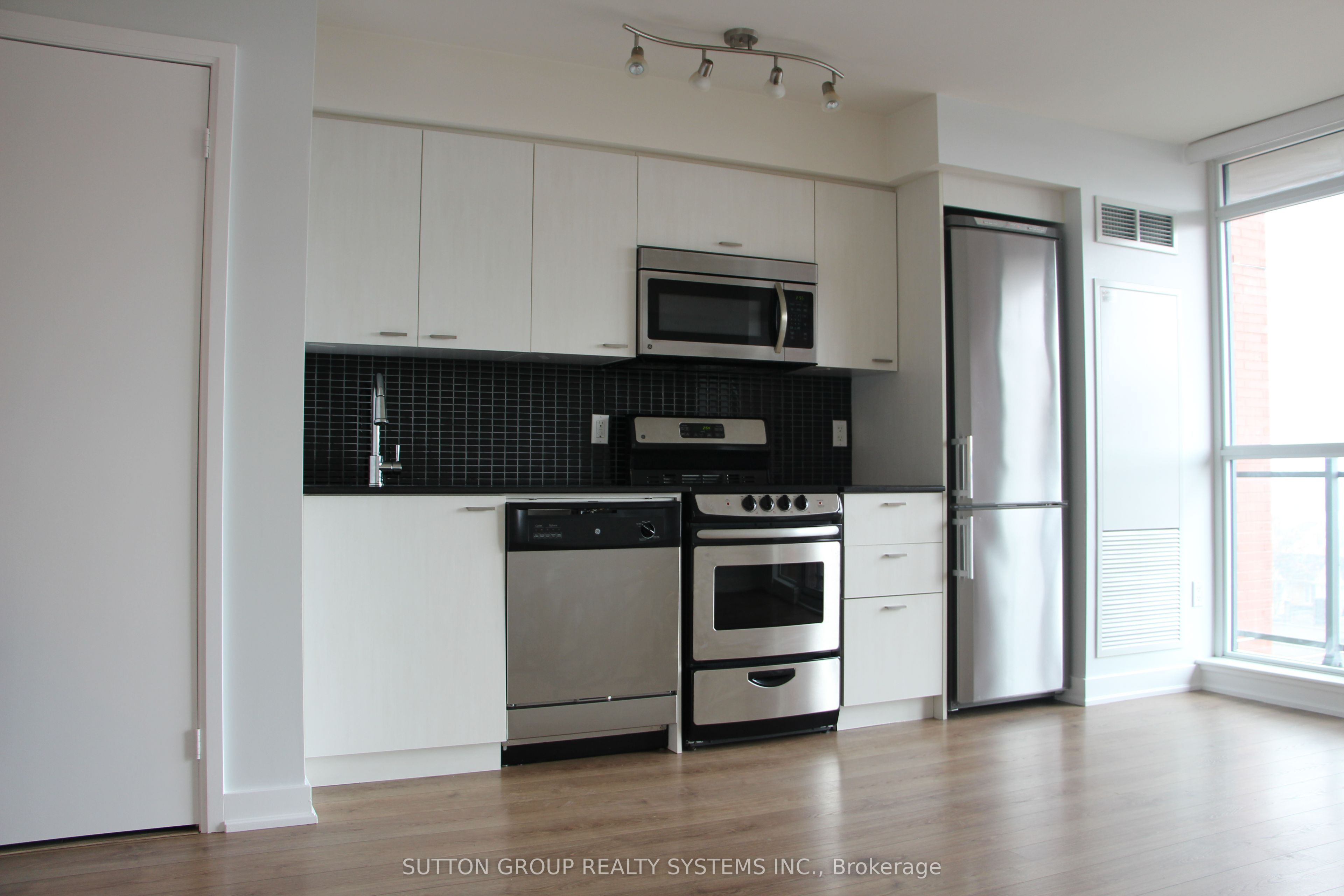 775 King Street W 518 Property Photo 16