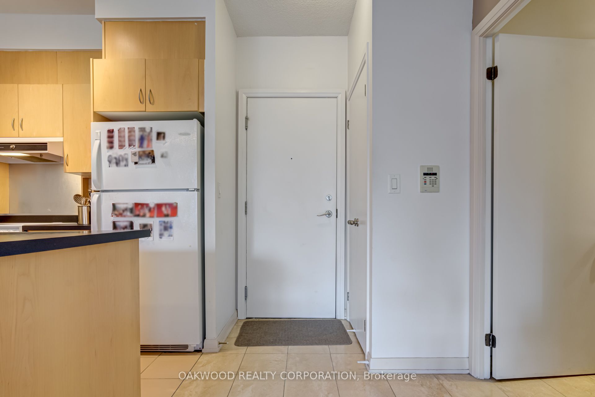 #710 - 18 Beverley Street Property Photo 4