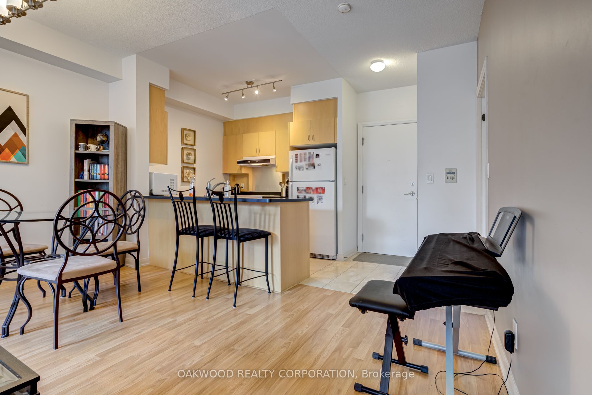 #710 - 18 Beverley Street Property Photo 6