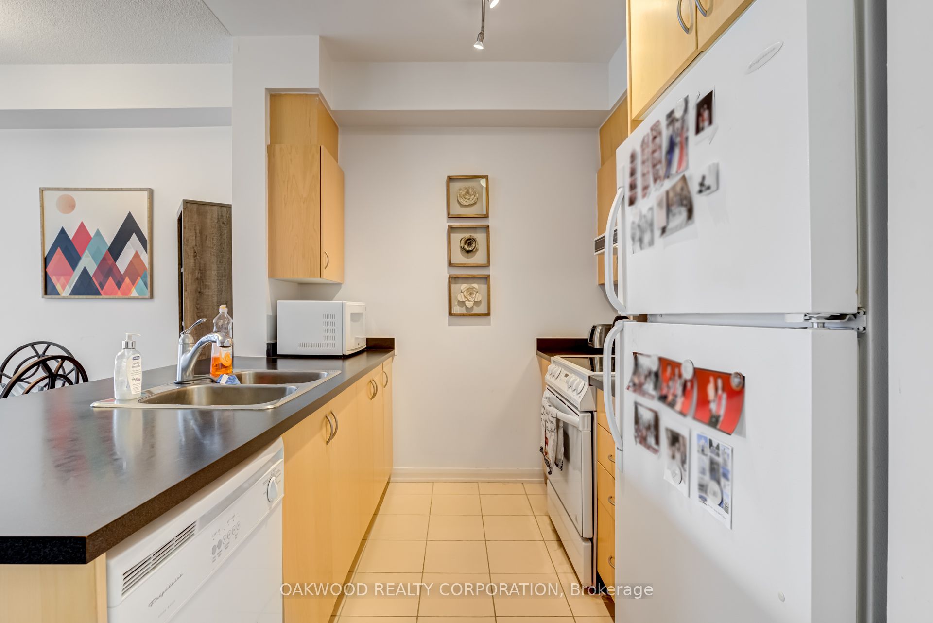 #710 - 18 Beverley Street Property Photo 10