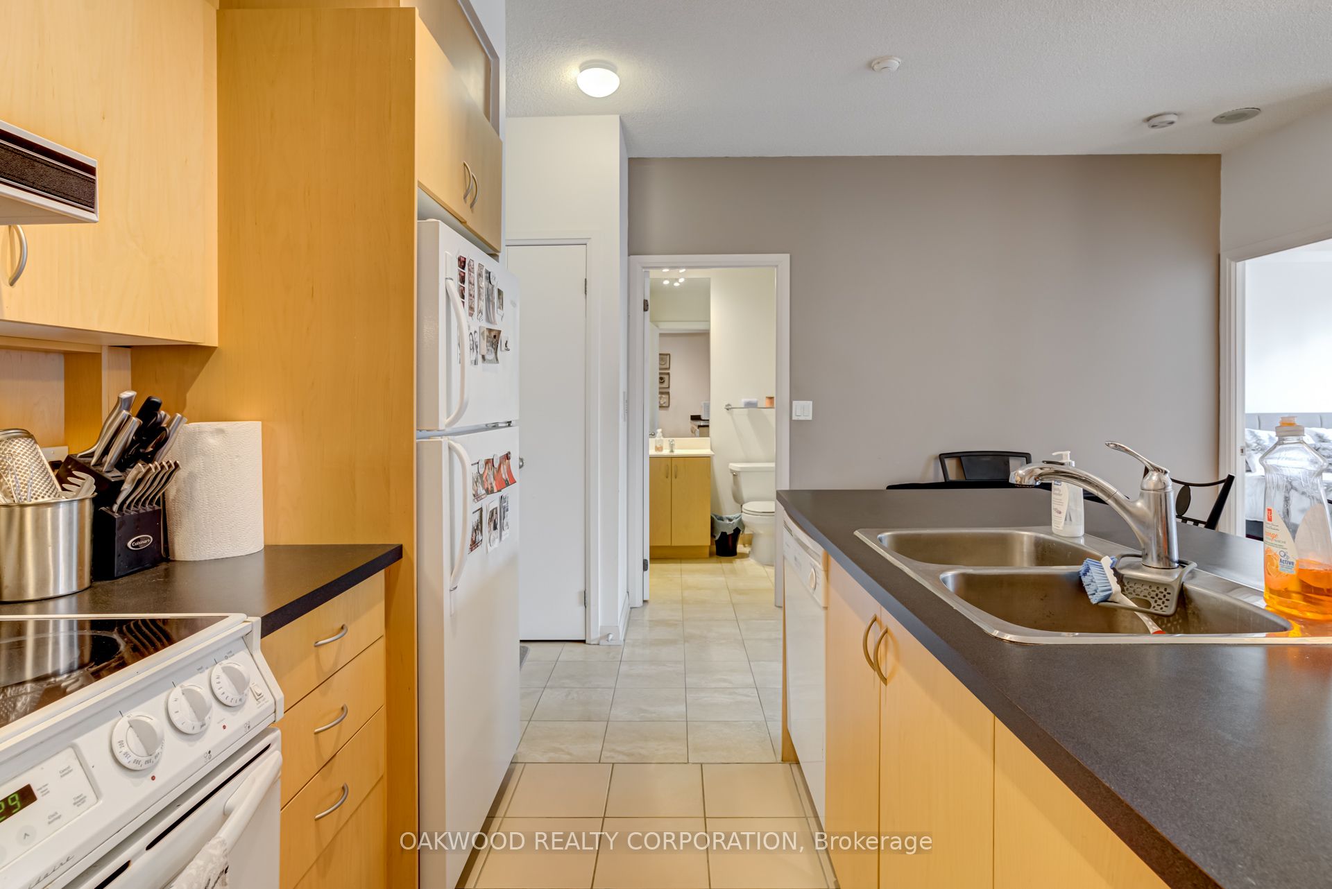 #710 - 18 Beverley Street Property Photo 11