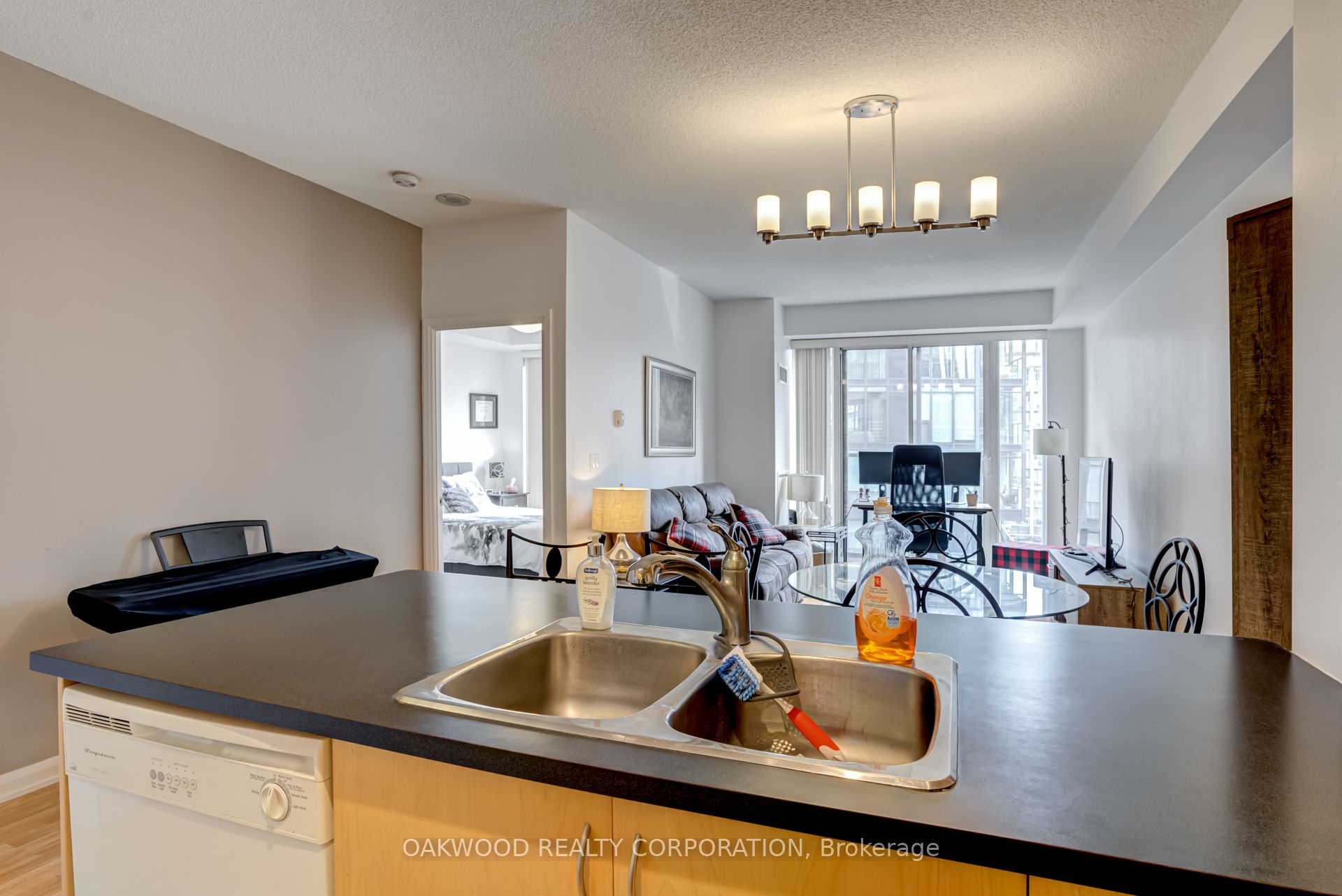 #710 - 18 Beverley Street Property Photo 12