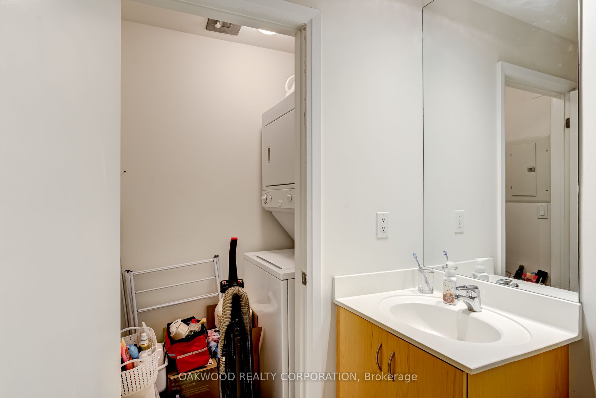 #710 - 18 Beverley Street Property Photo 28