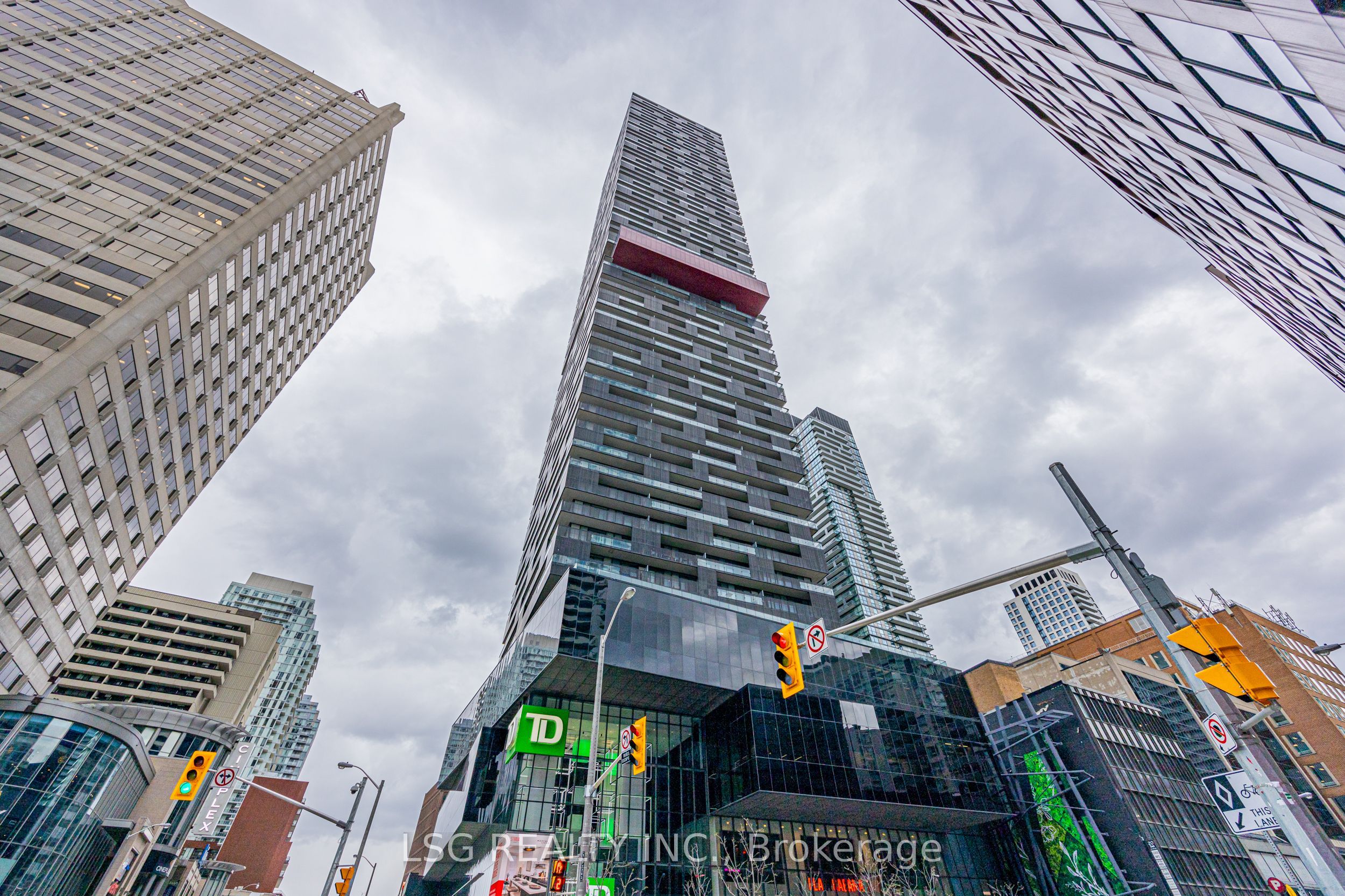 #706 - 8 Eglinton Avenue Property Photo