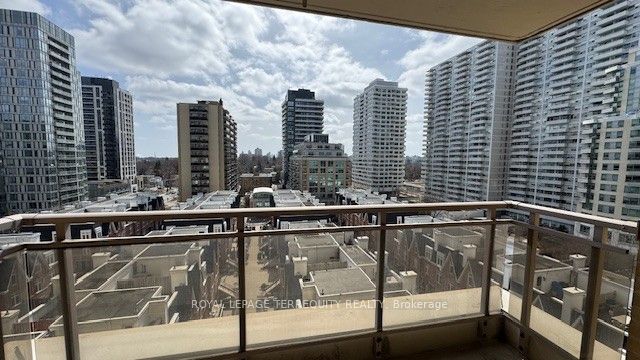 #1009 - 123 Eglinton Avenue Property Photo