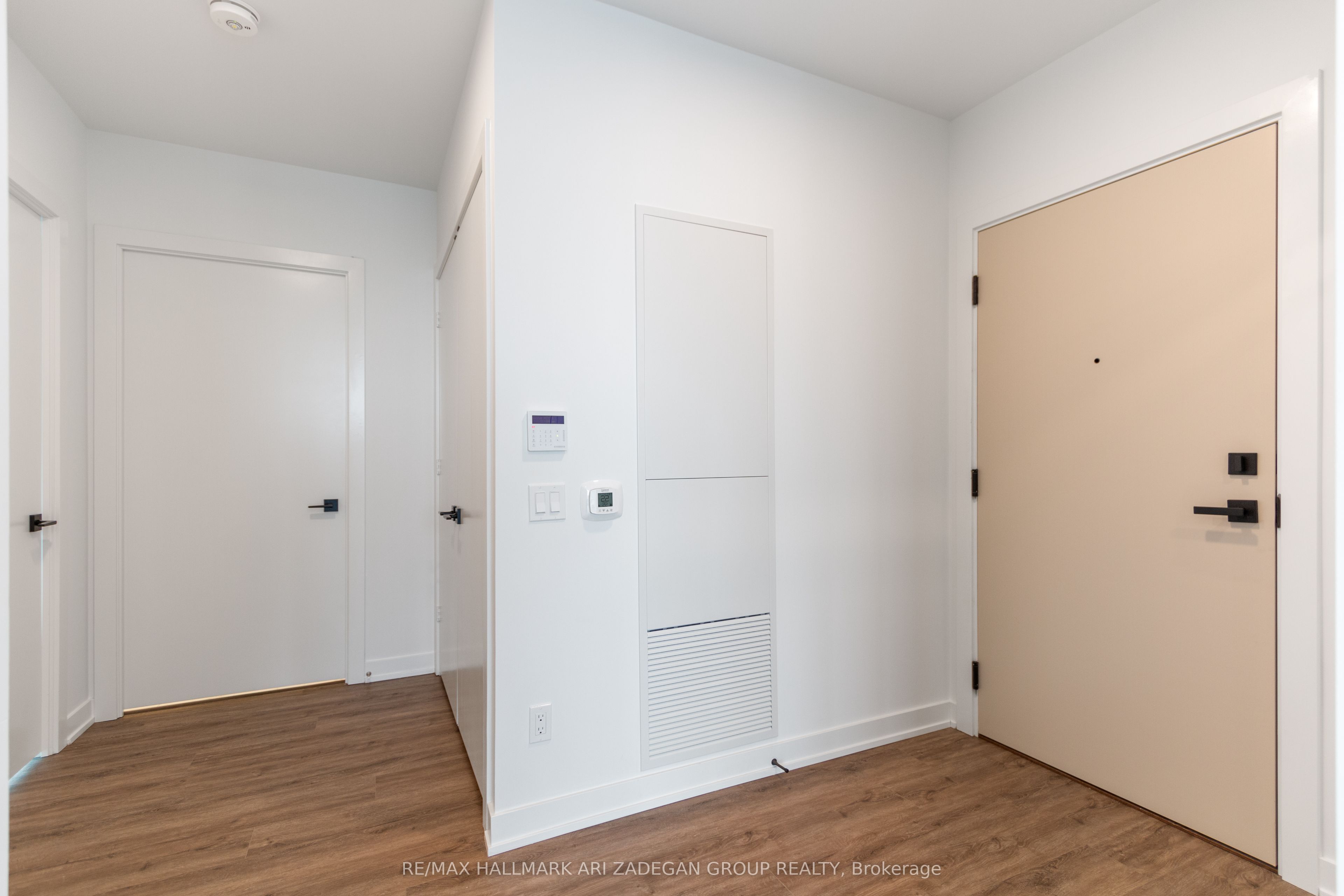 327 King Street W 4706 Property Photo 12