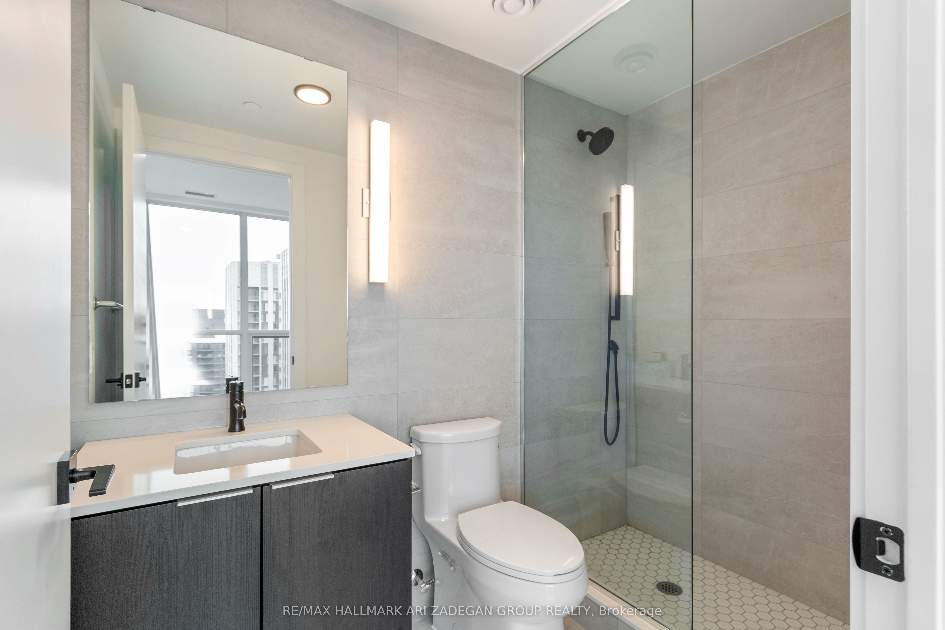 327 King Street W 4706 Property Photo 14