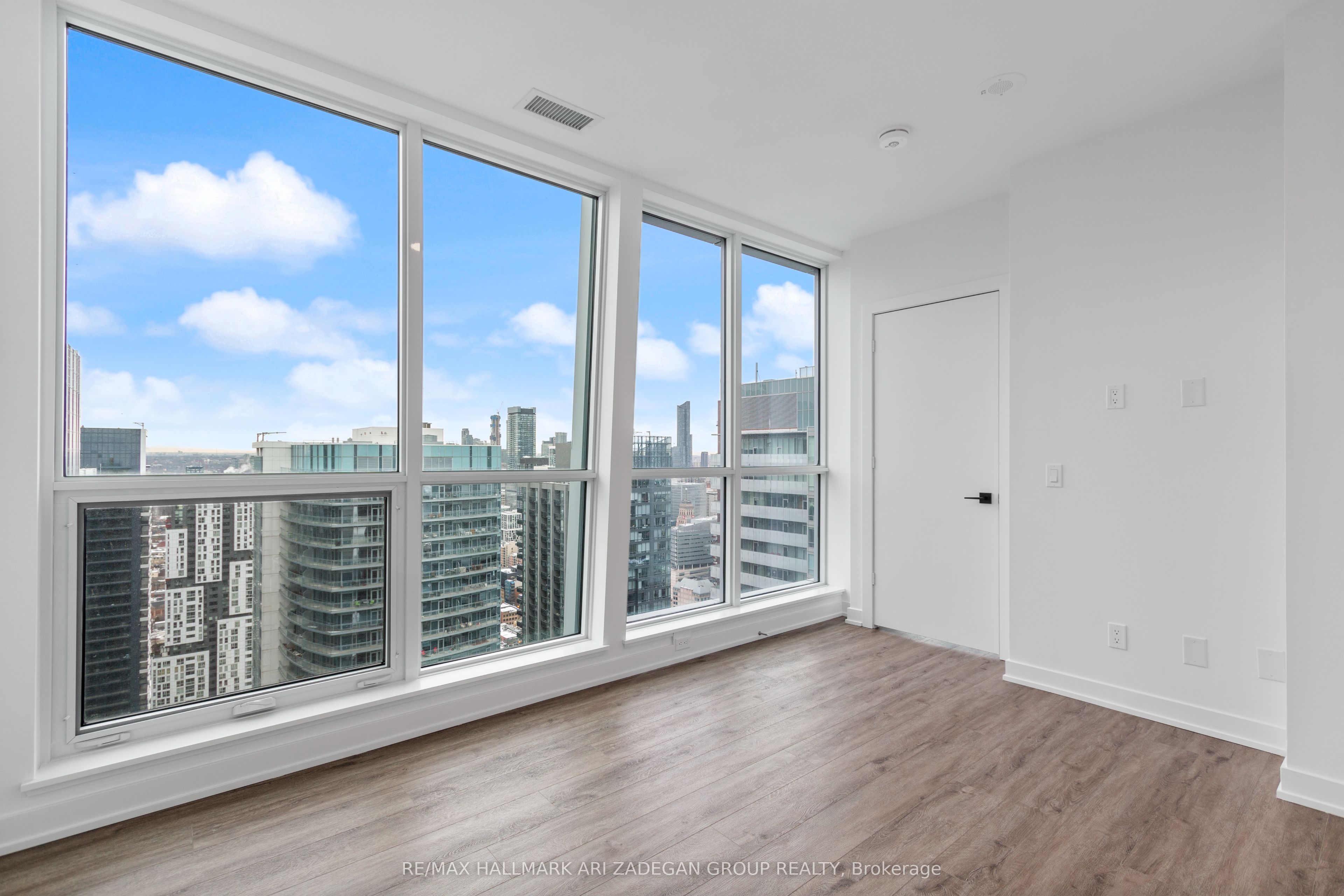 327 King Street W 4706 Property Photo 15
