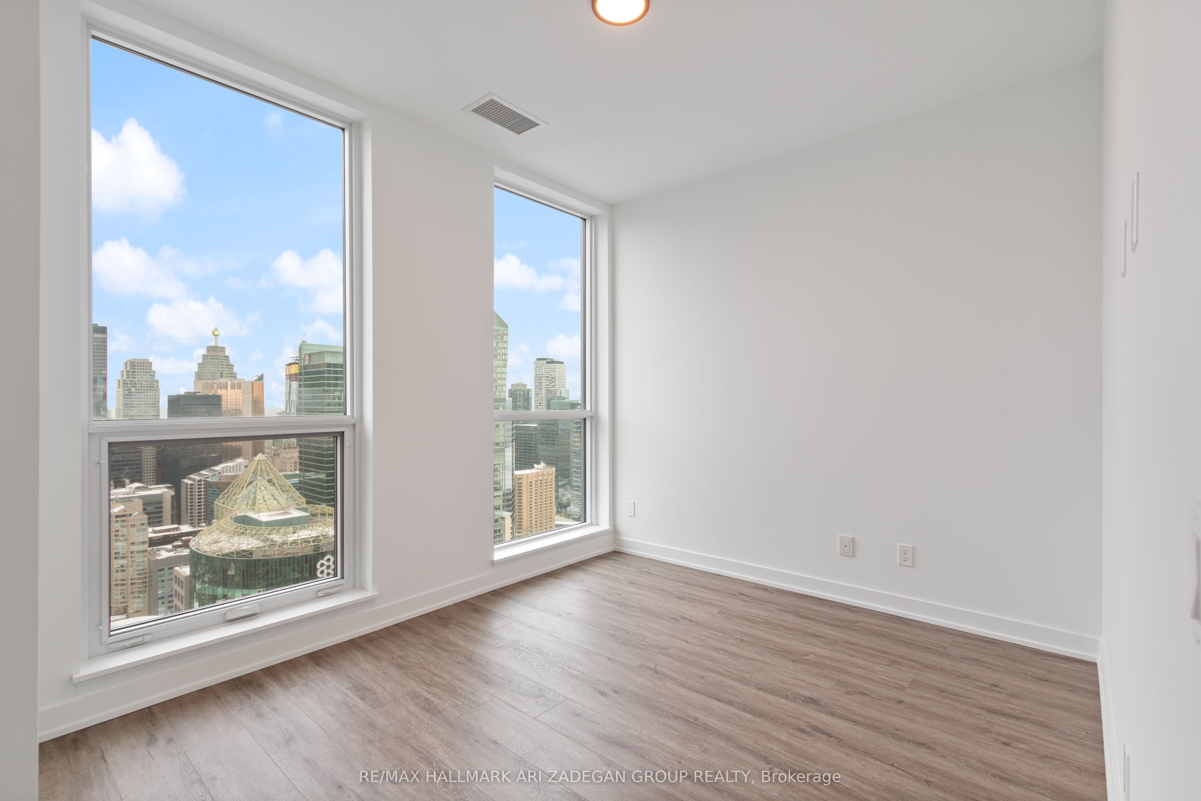 327 King Street W 4706 Property Photo 18
