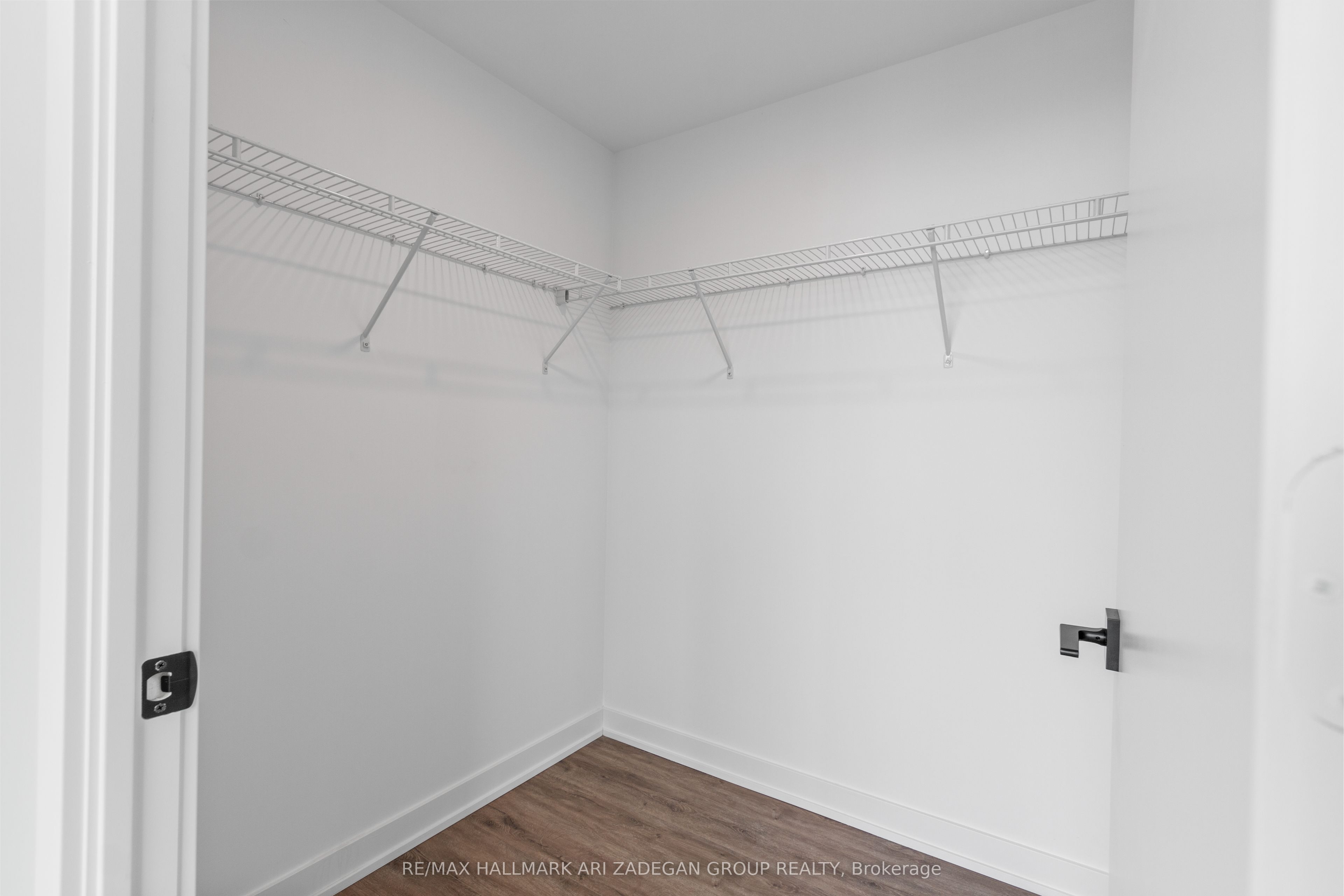 327 King Street W 4706 Property Photo 24