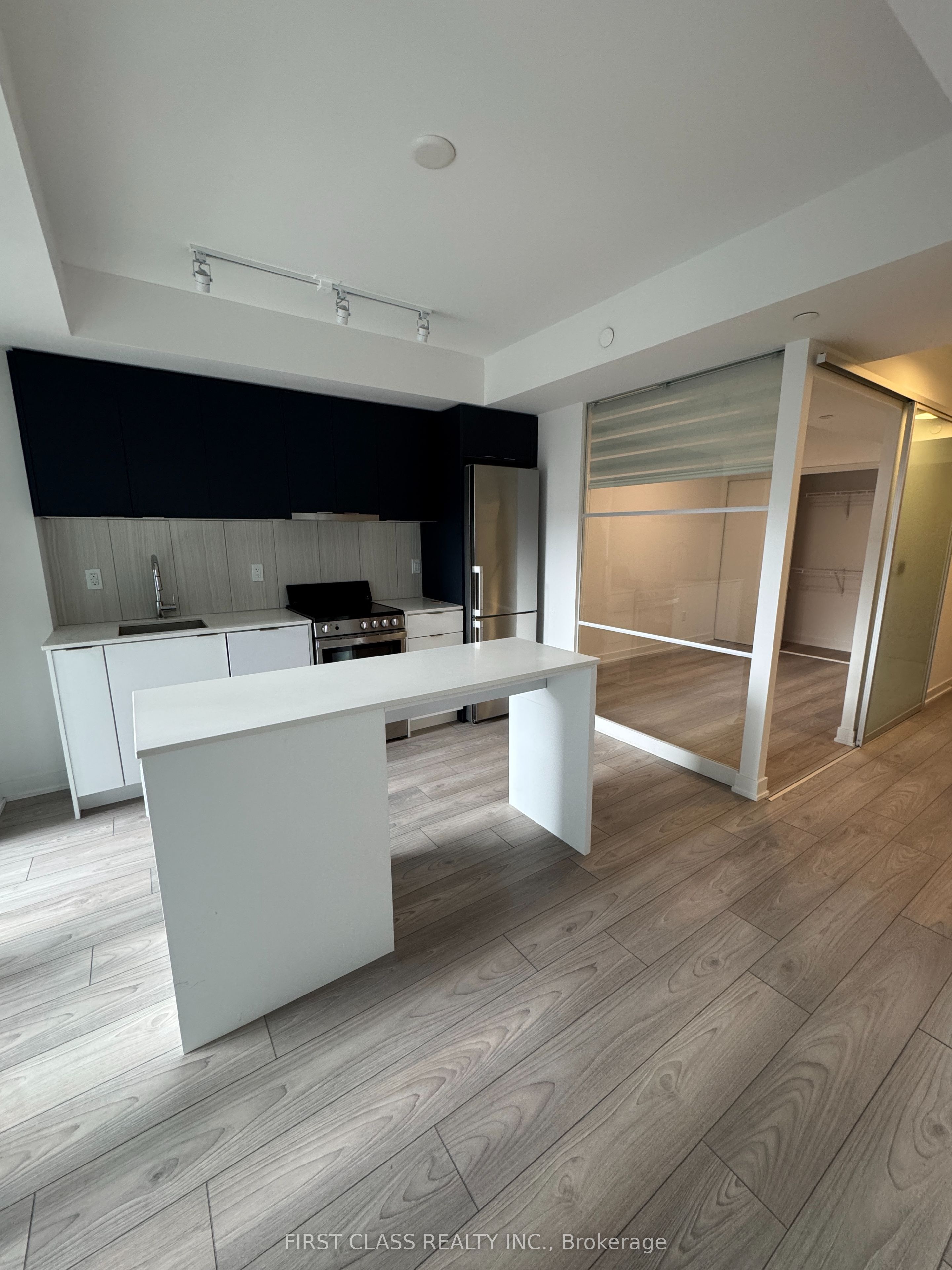#413 - 8 Tippett Road Property Photo