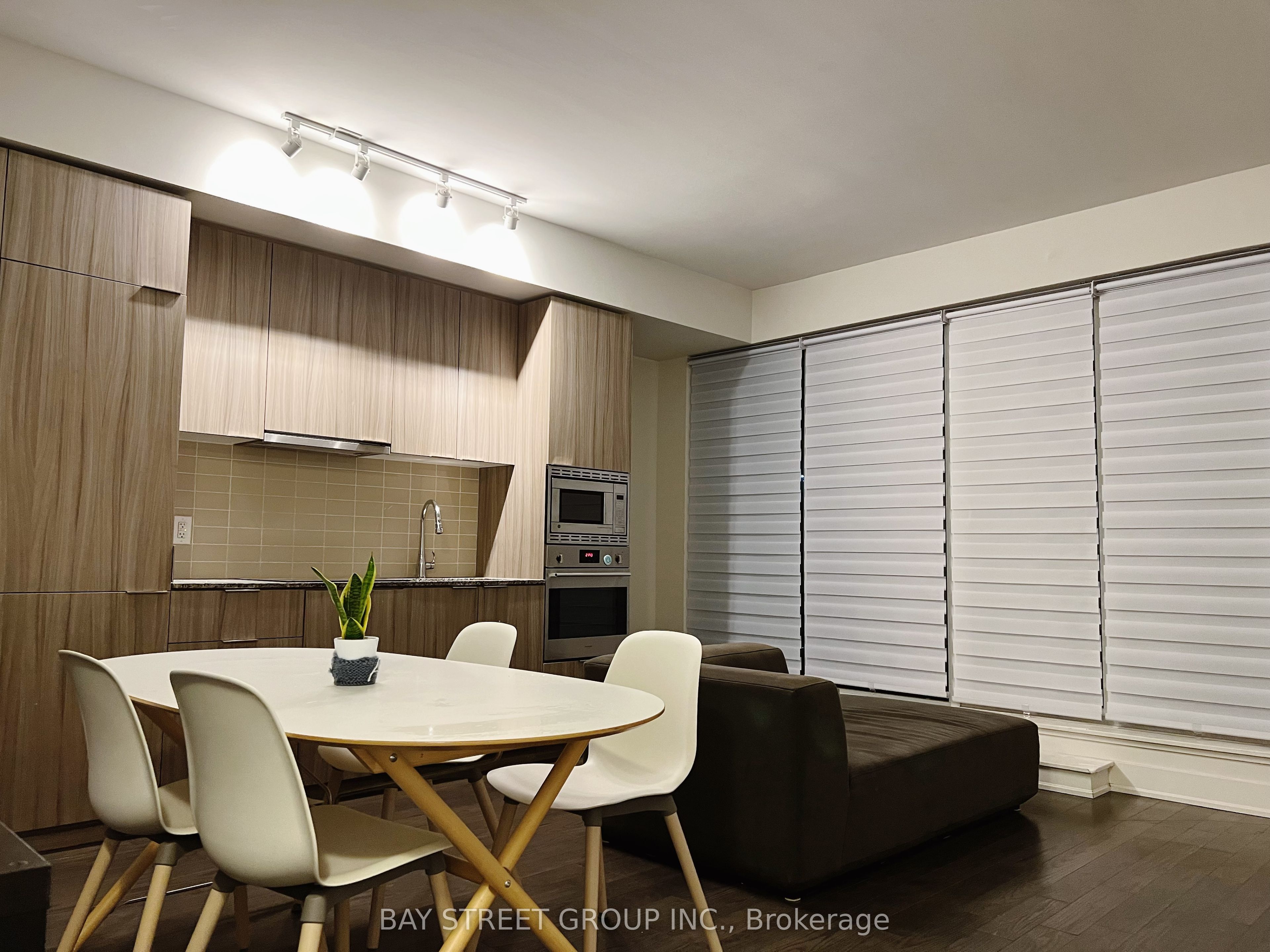 #306 - 955 Bay Street Property Photo