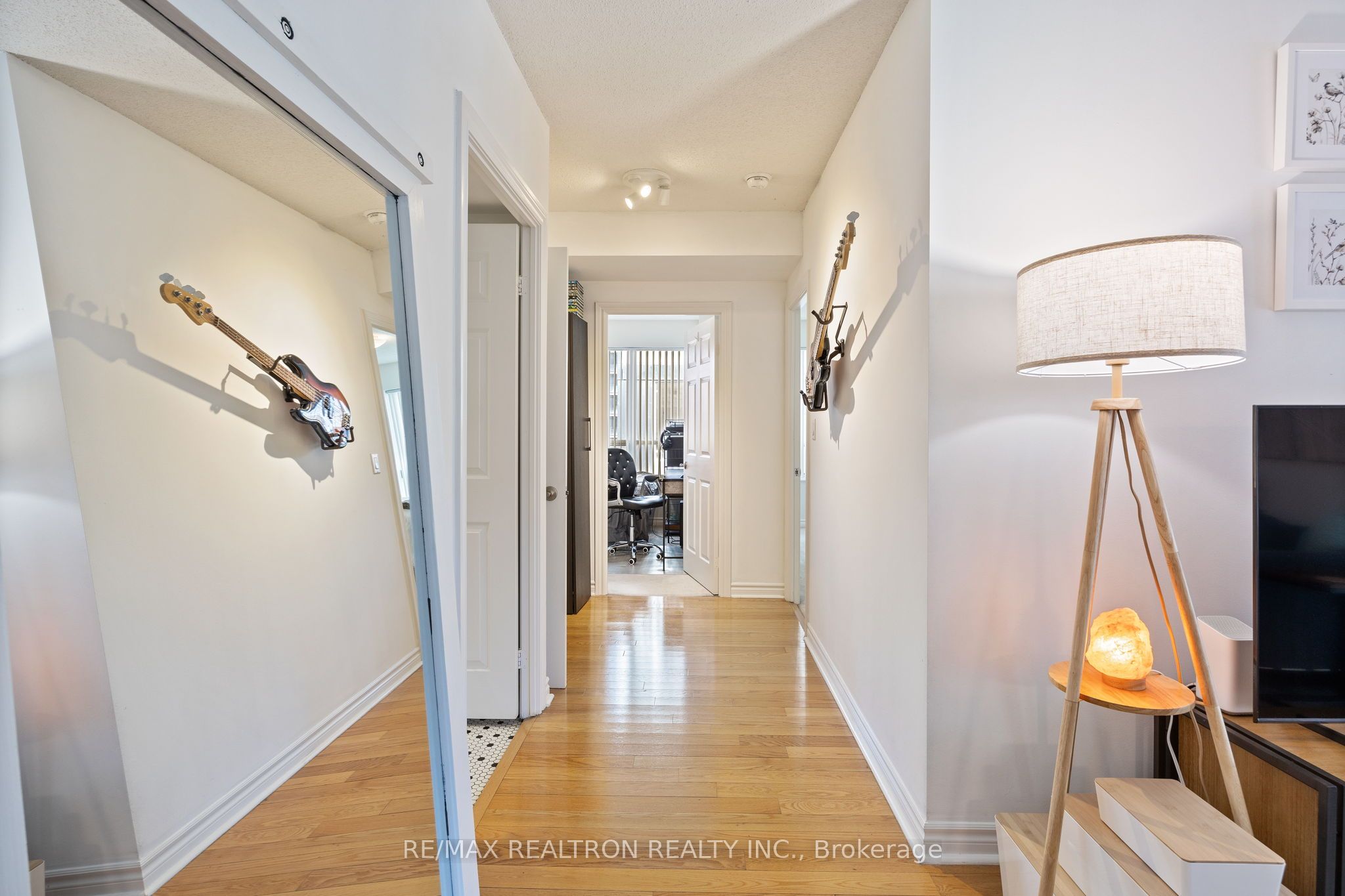 #1105 - 270 Wellington Street Property Photo 8