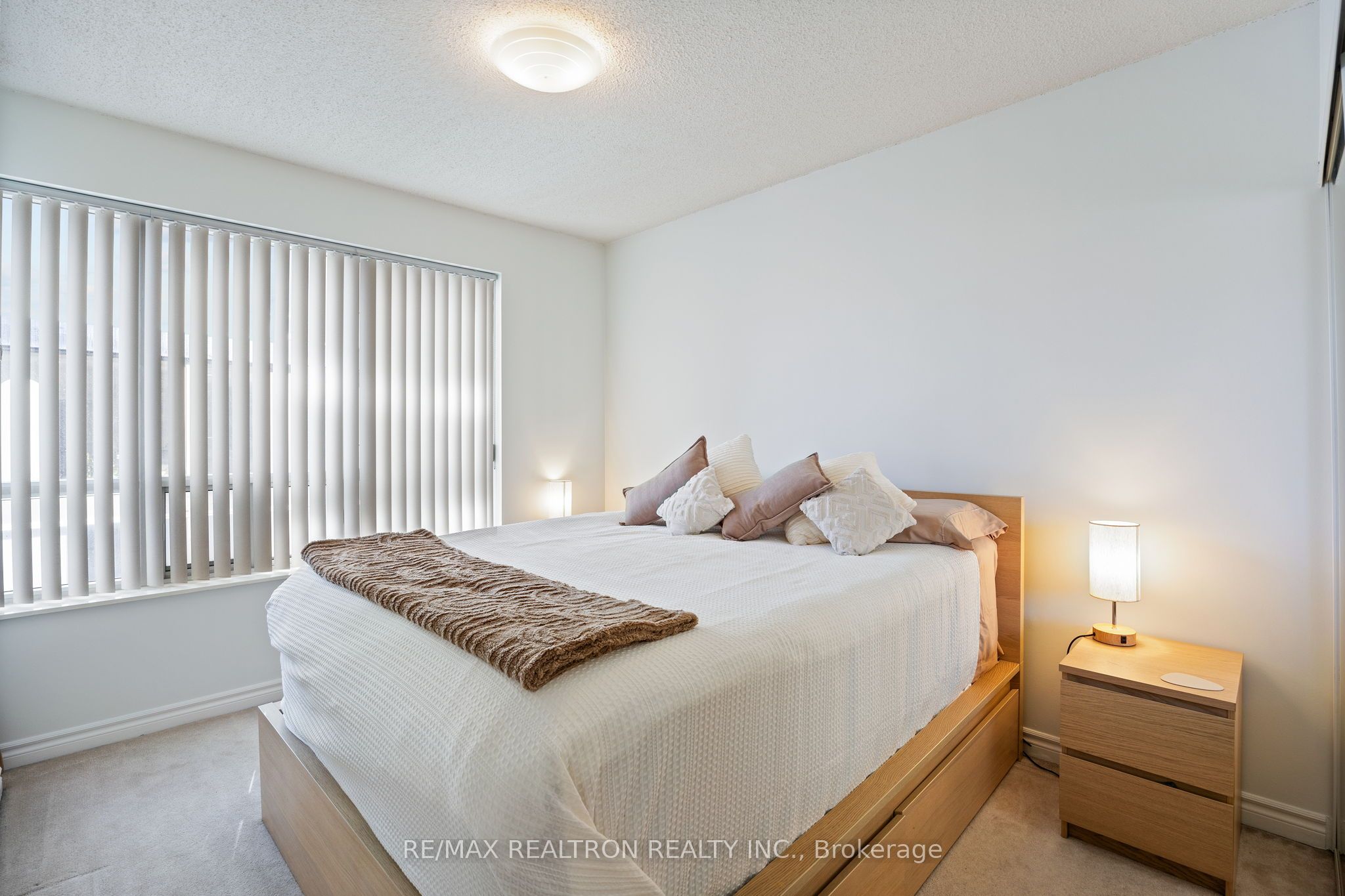 #1105 - 270 Wellington Street Property Photo 9