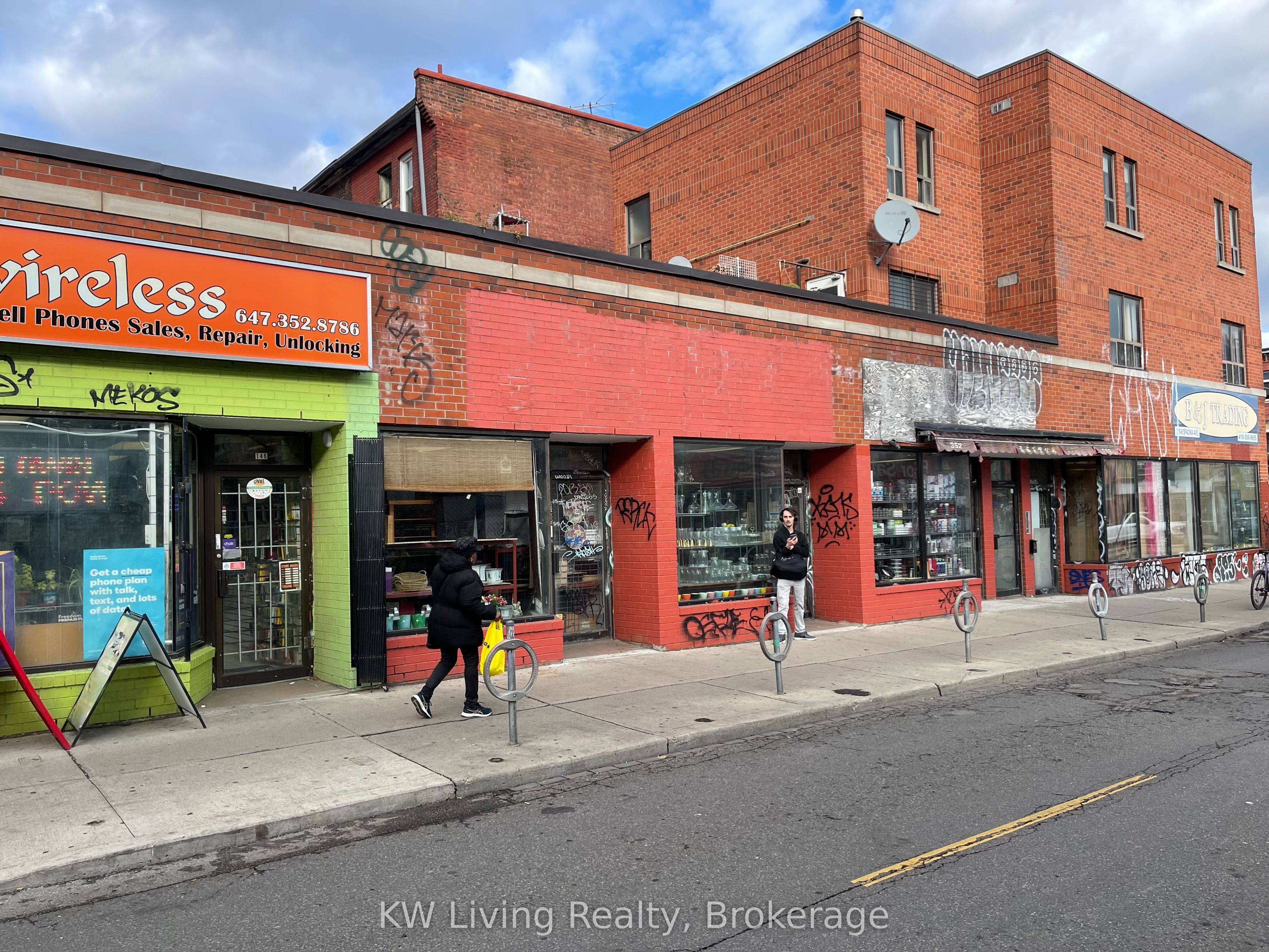 376-378 Spadina Avenue Property Photo 1