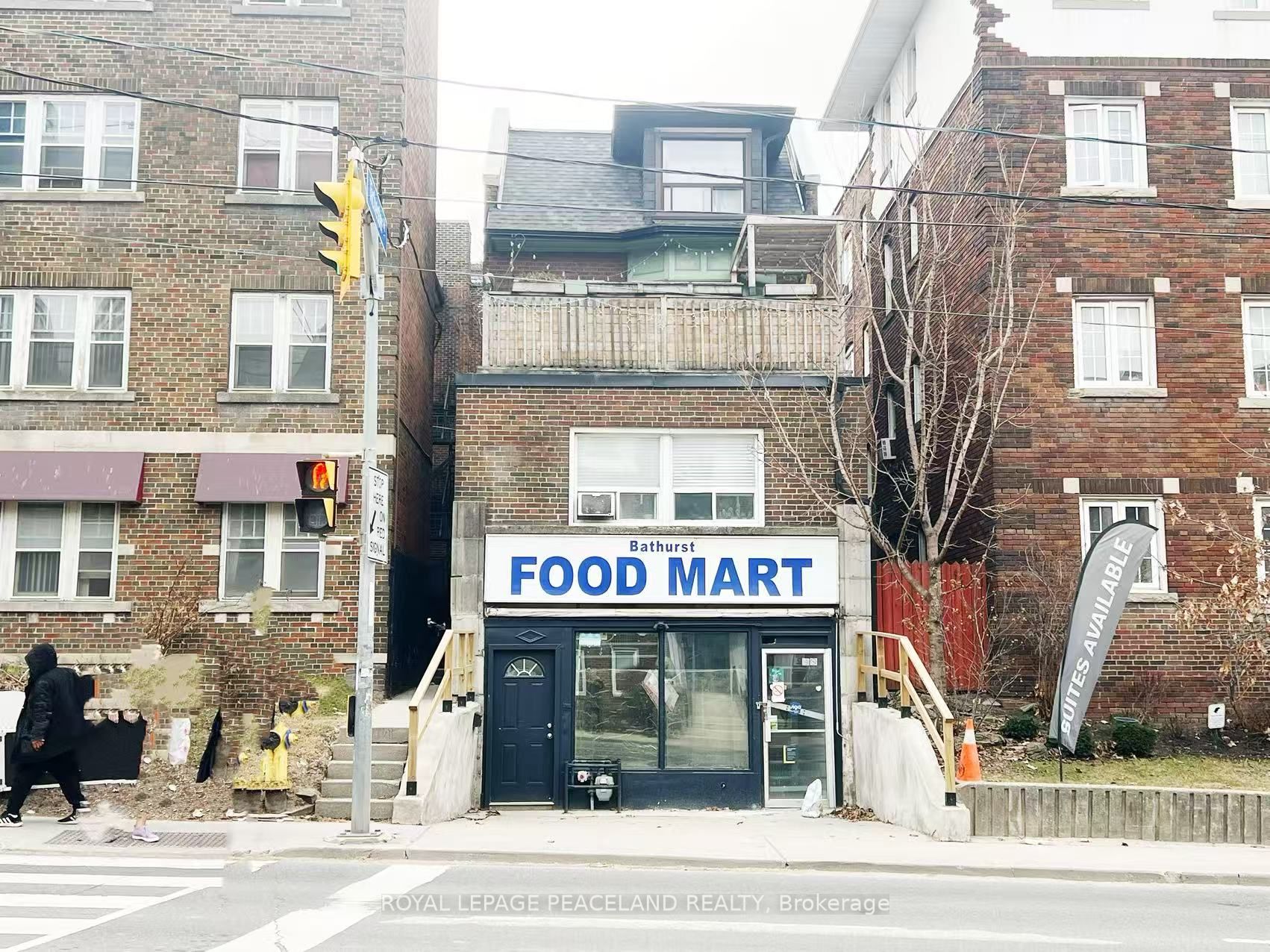 #ground - 1552 Bathurst Street Property Photo 4