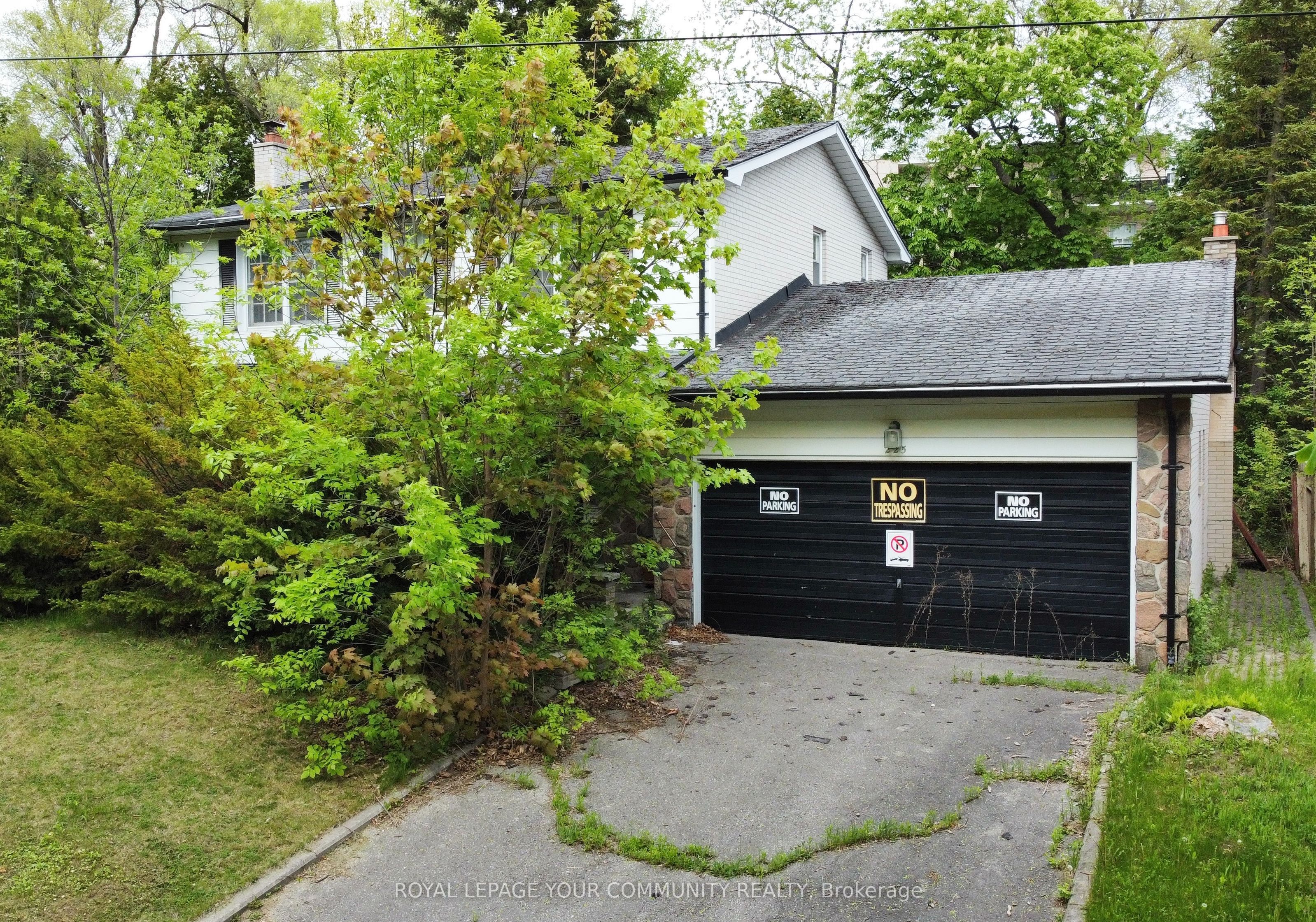 225 Old Yonge Street Property Photo 1