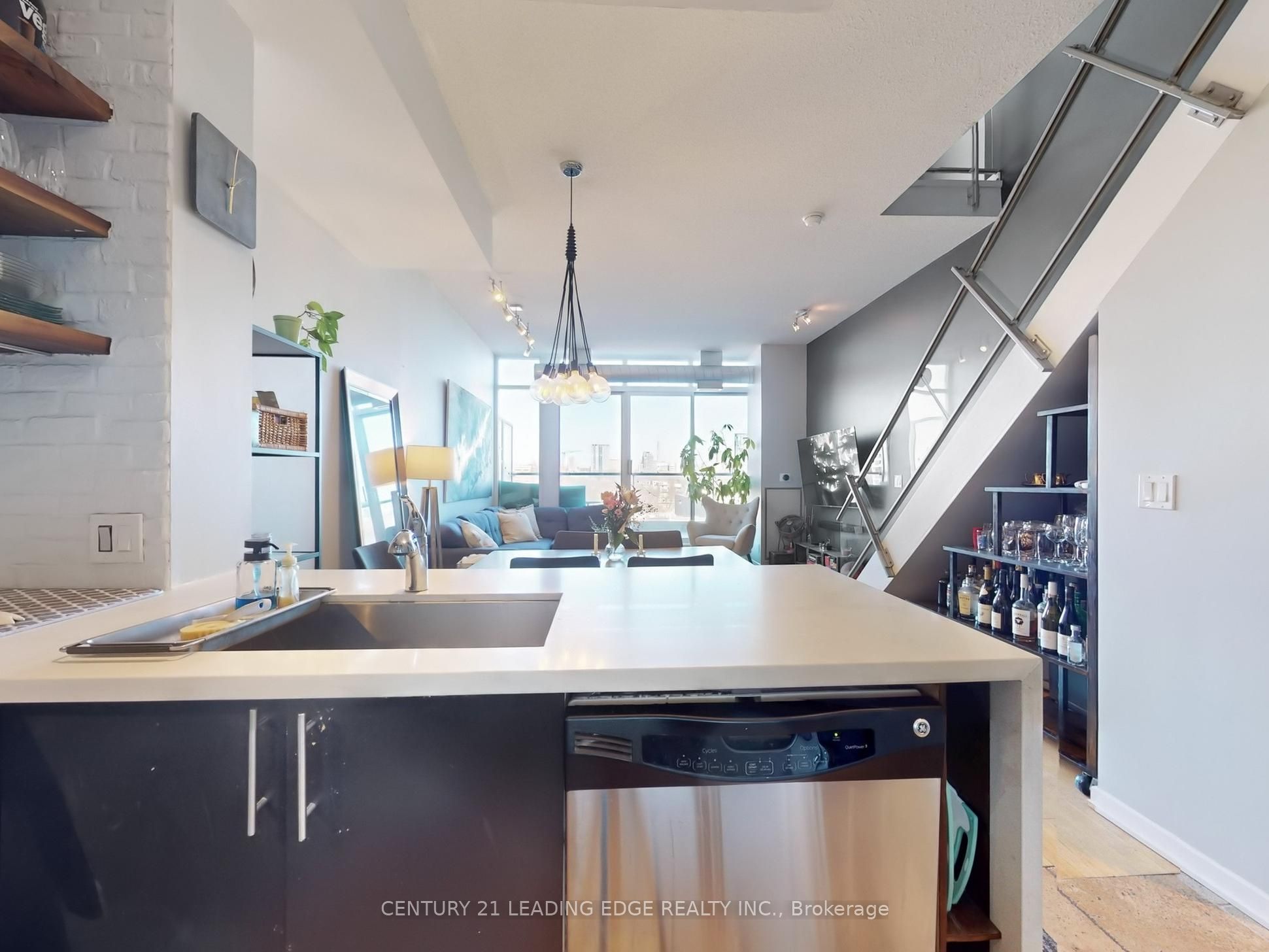 #722 - 388 Richmond Street Property Photo 11