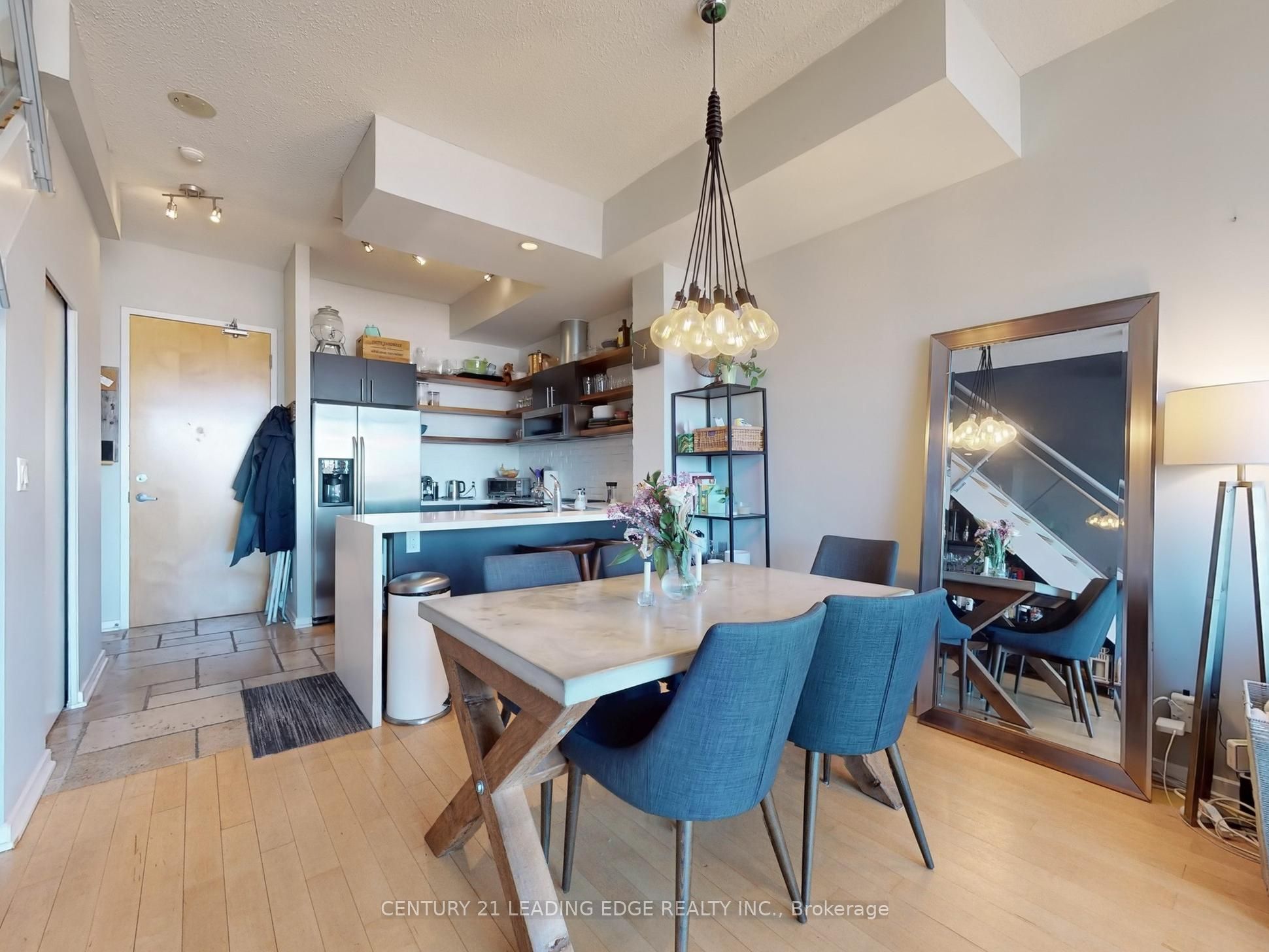 #722 - 388 Richmond Street Property Photo 17