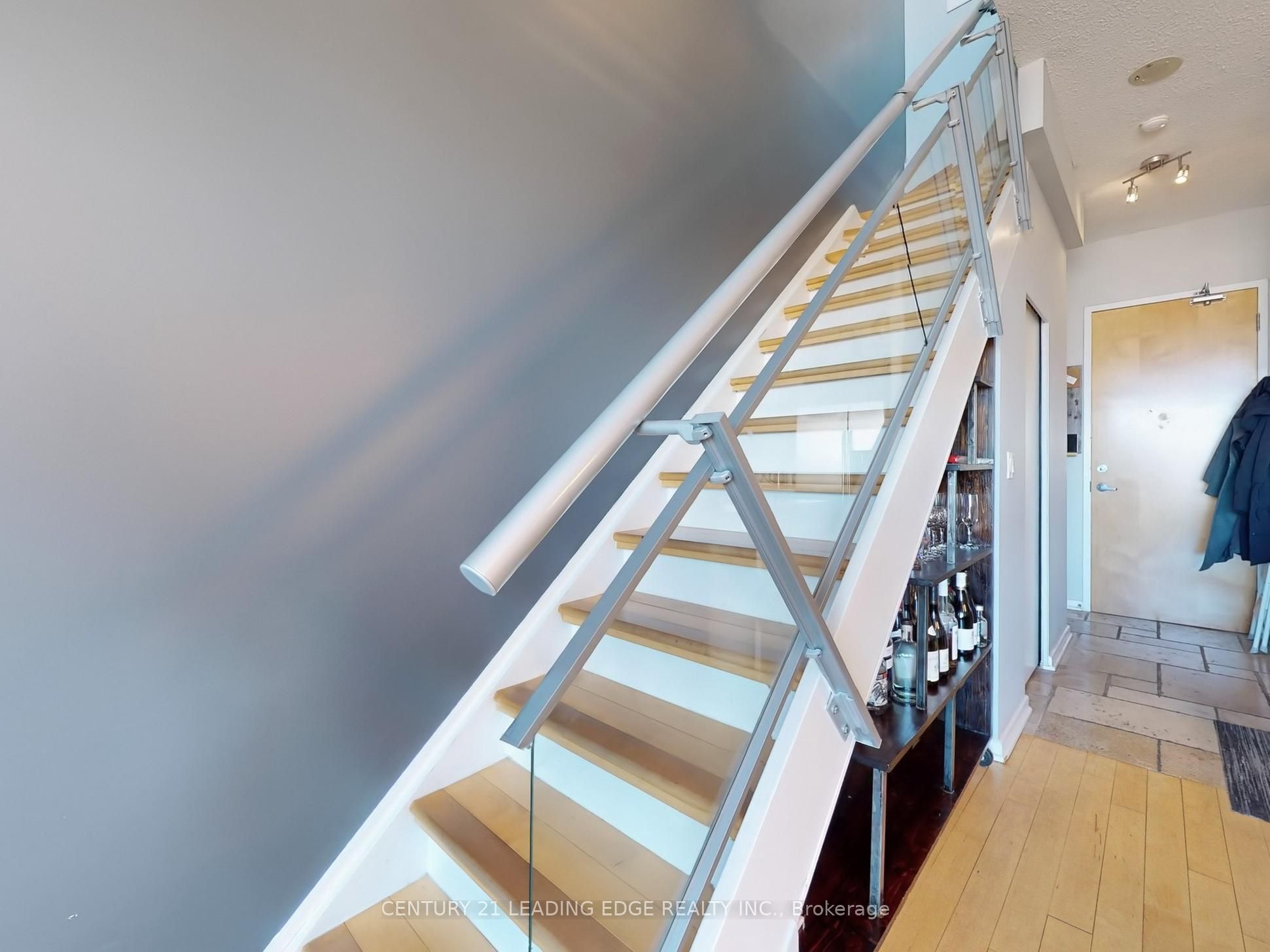 #722 - 388 Richmond Street Property Photo 23