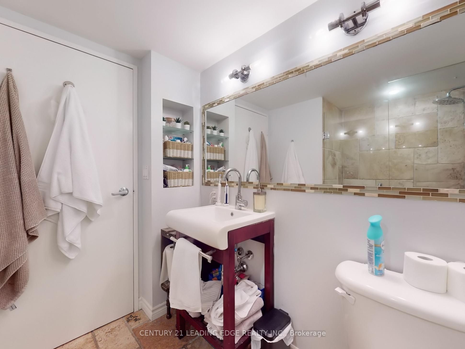 #722 - 388 Richmond Street Property Photo 26
