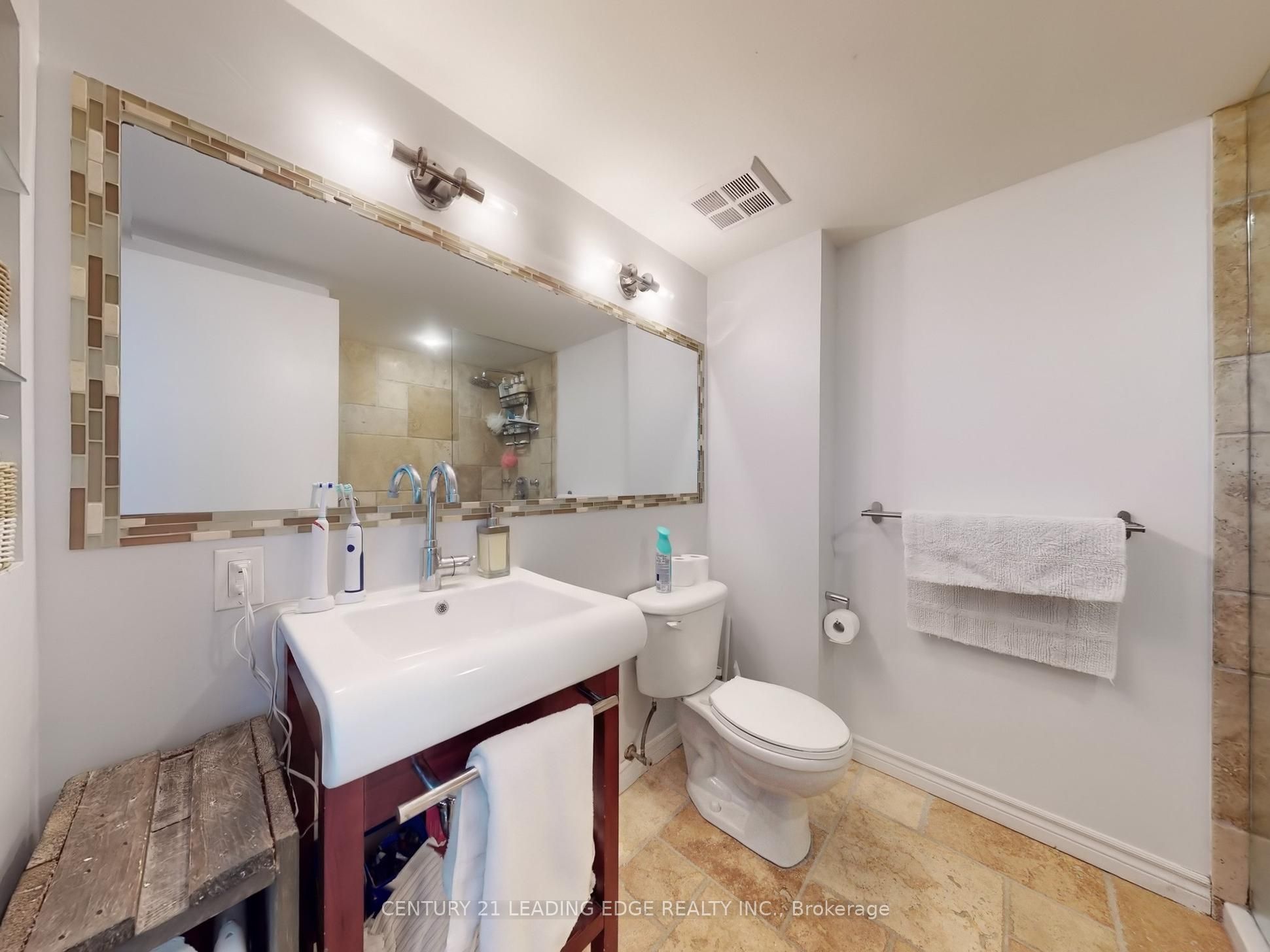#722 - 388 Richmond Street Property Photo 27