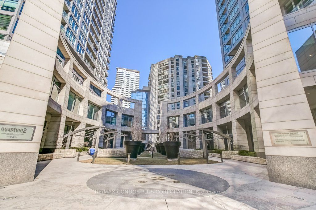 2191 Yonge Street 3010 Property Photo 1