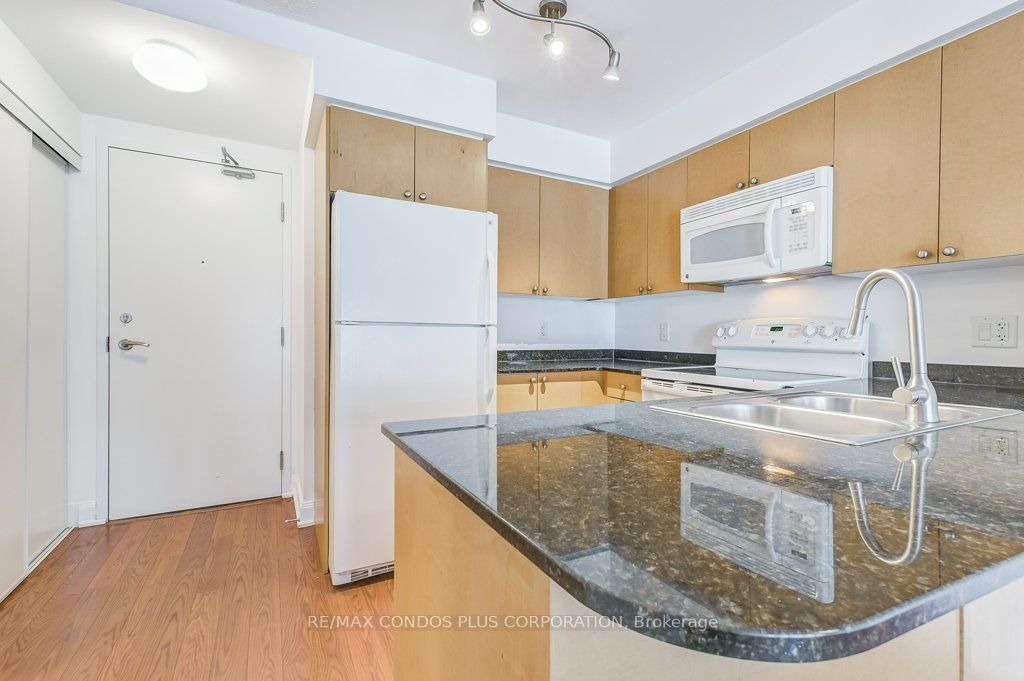 2191 Yonge Street 3010 Property Photo 9